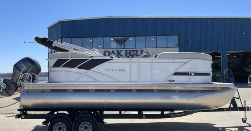 Sylvan Slip 5 (White Tritoon. 115HP )