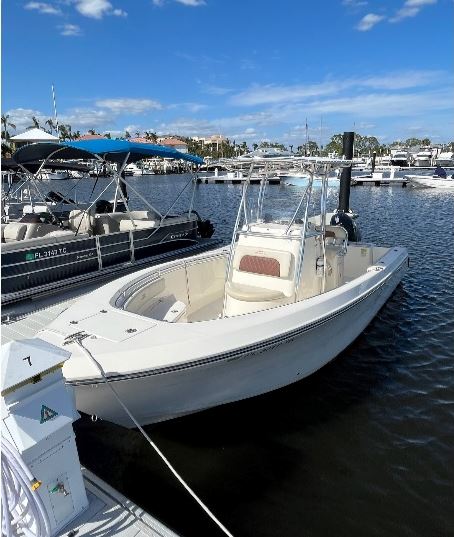 TOP PRIORITY (24' Offshore Center Console 250HP - fishing)