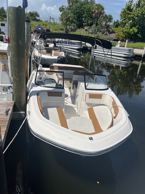 SLIM JIM (Bayliner 22' Deck Boat 150 HP - Cruising)