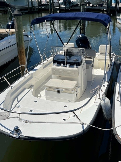 IN A JEFFY (17' Center Console-Boston Whaler- 90 HP-Fishing)