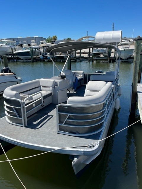 IT'S BANANAS (22 FT Pontoon 115 HP - Fishing or Cruising)