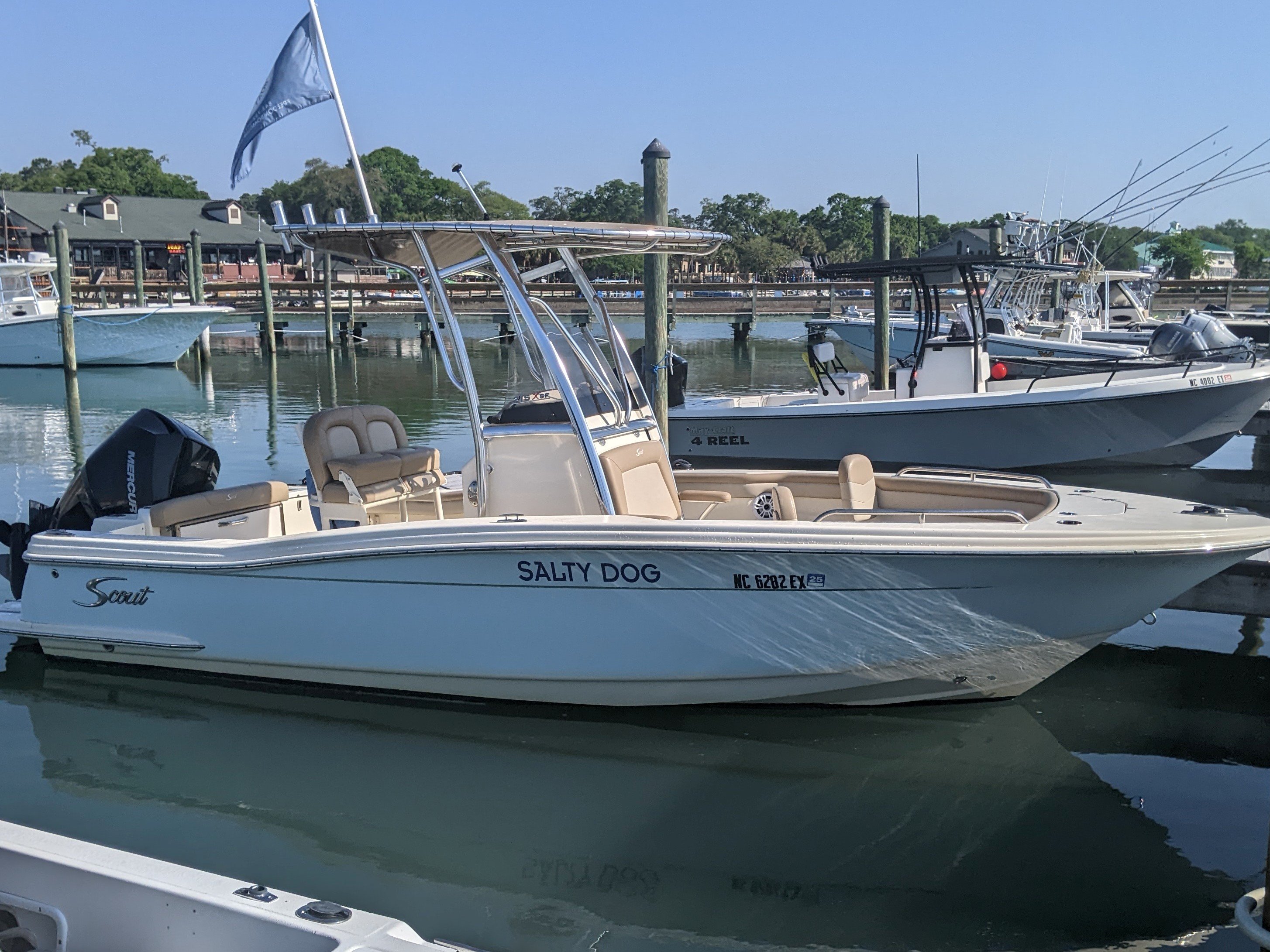SALTY DOG - SCOUT 215 XFS SPORT CENTER CONSOLE