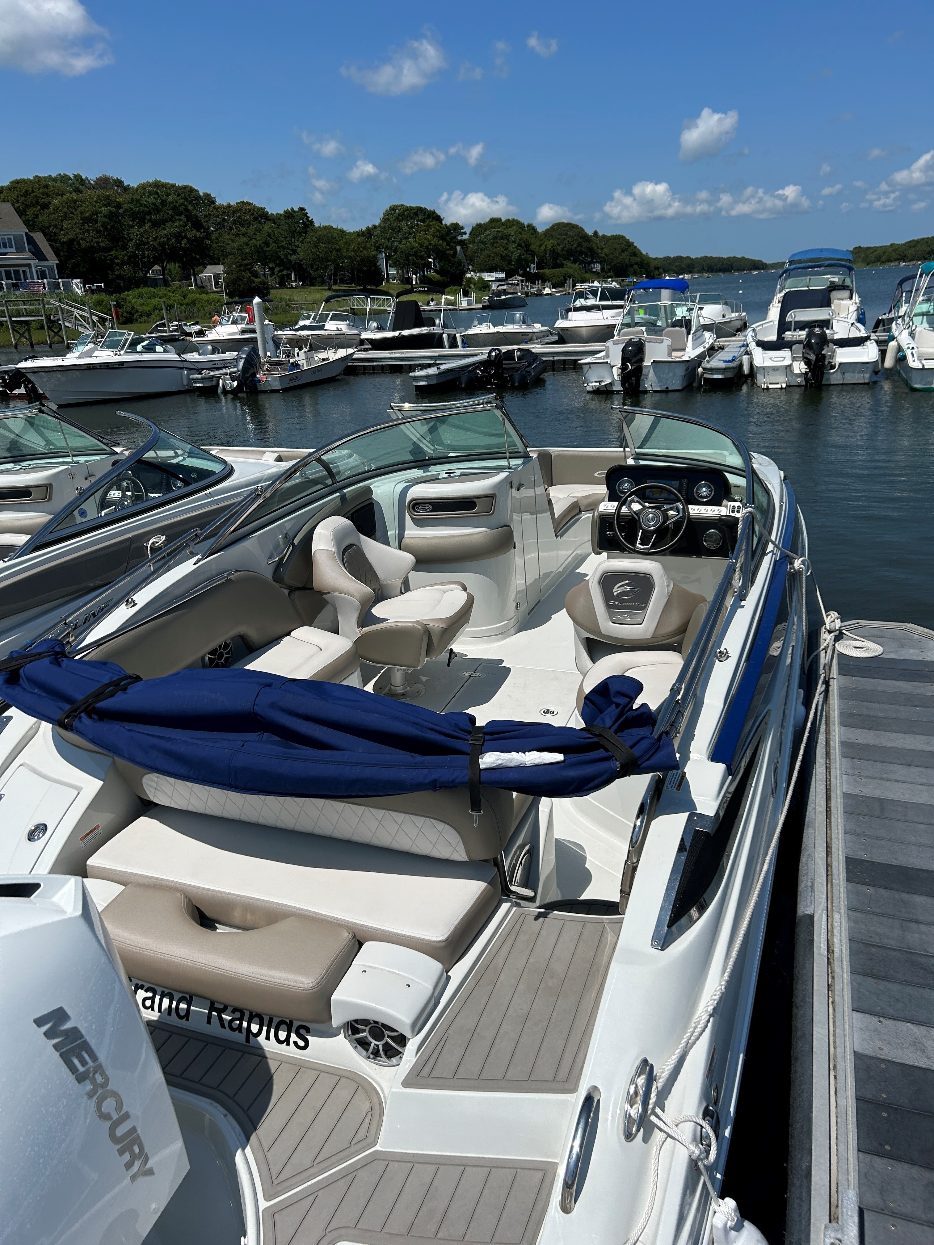 Glance - 23' Deck Boat - No Fishing