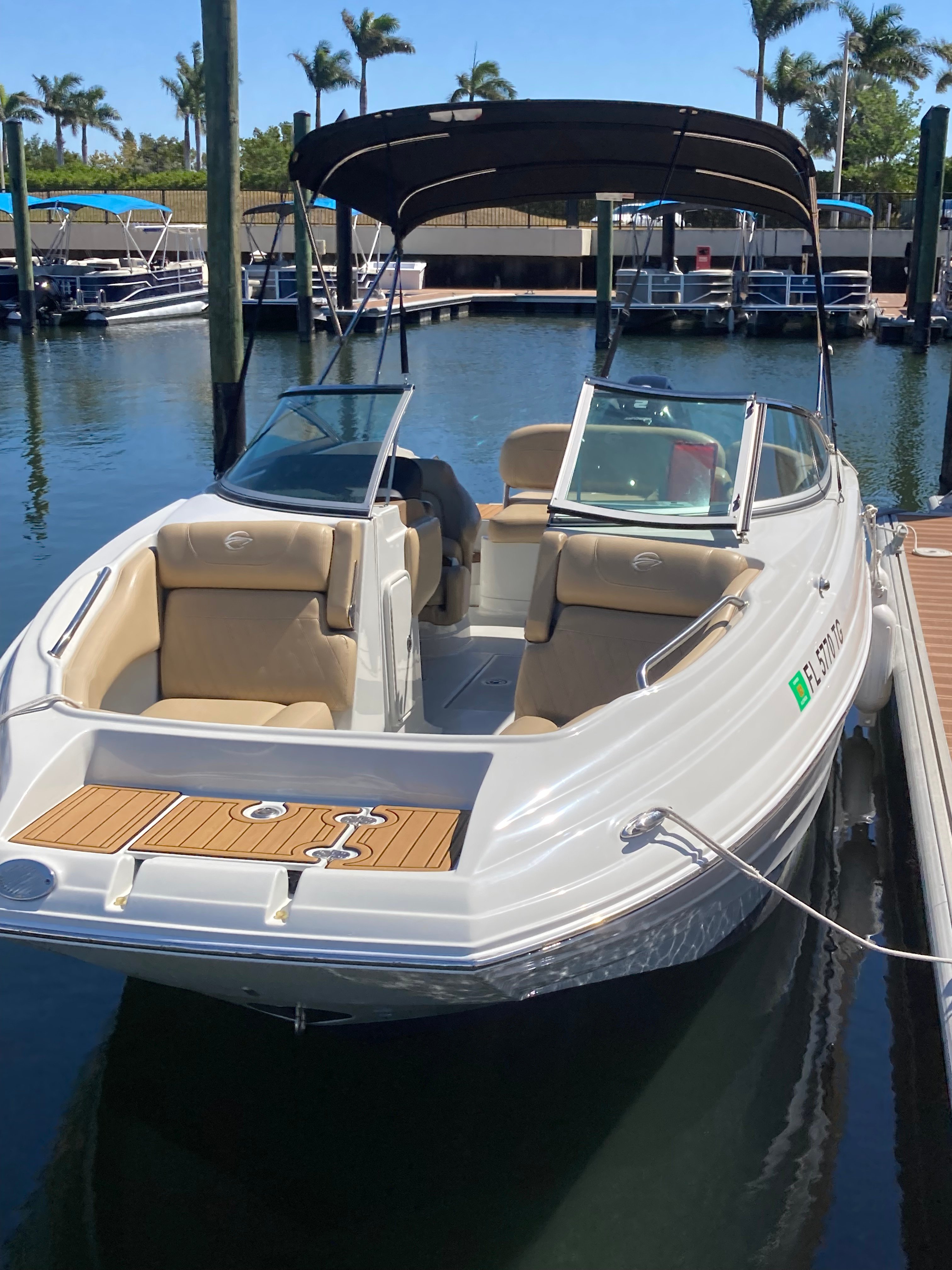 SUNNY (CROWNLINE 23' Deck Boat 200 HP - Cruising)