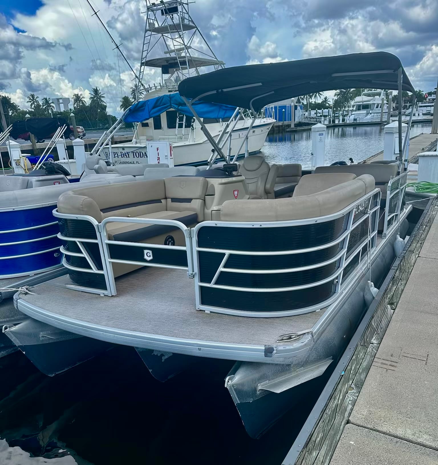 SANDY BOTTOMS (22 FT Sweetwater Pontoon 115 HP - Fishing or Cruising)