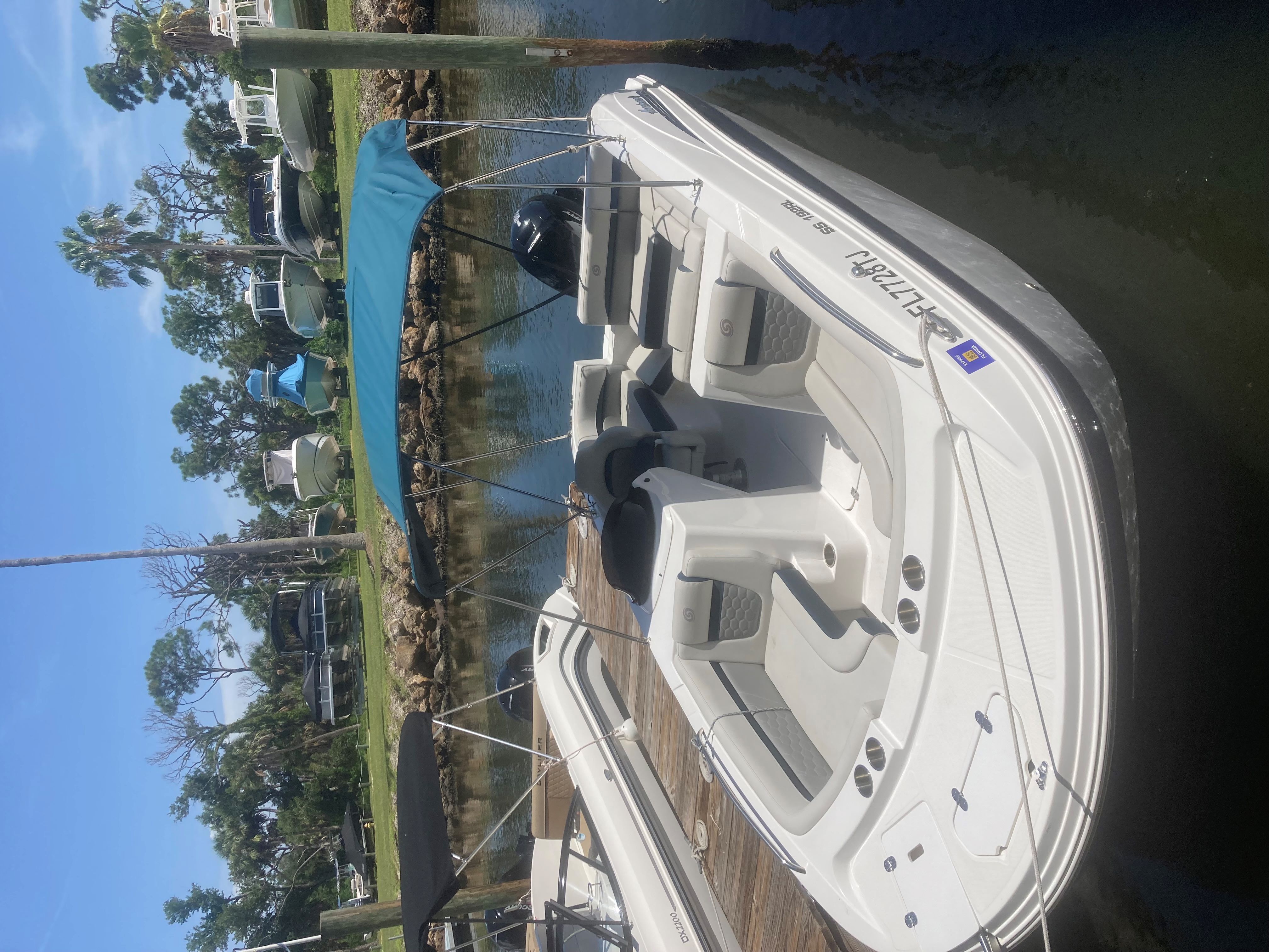 PORTKEY (19' Deck Boat 150 HP - cruising)