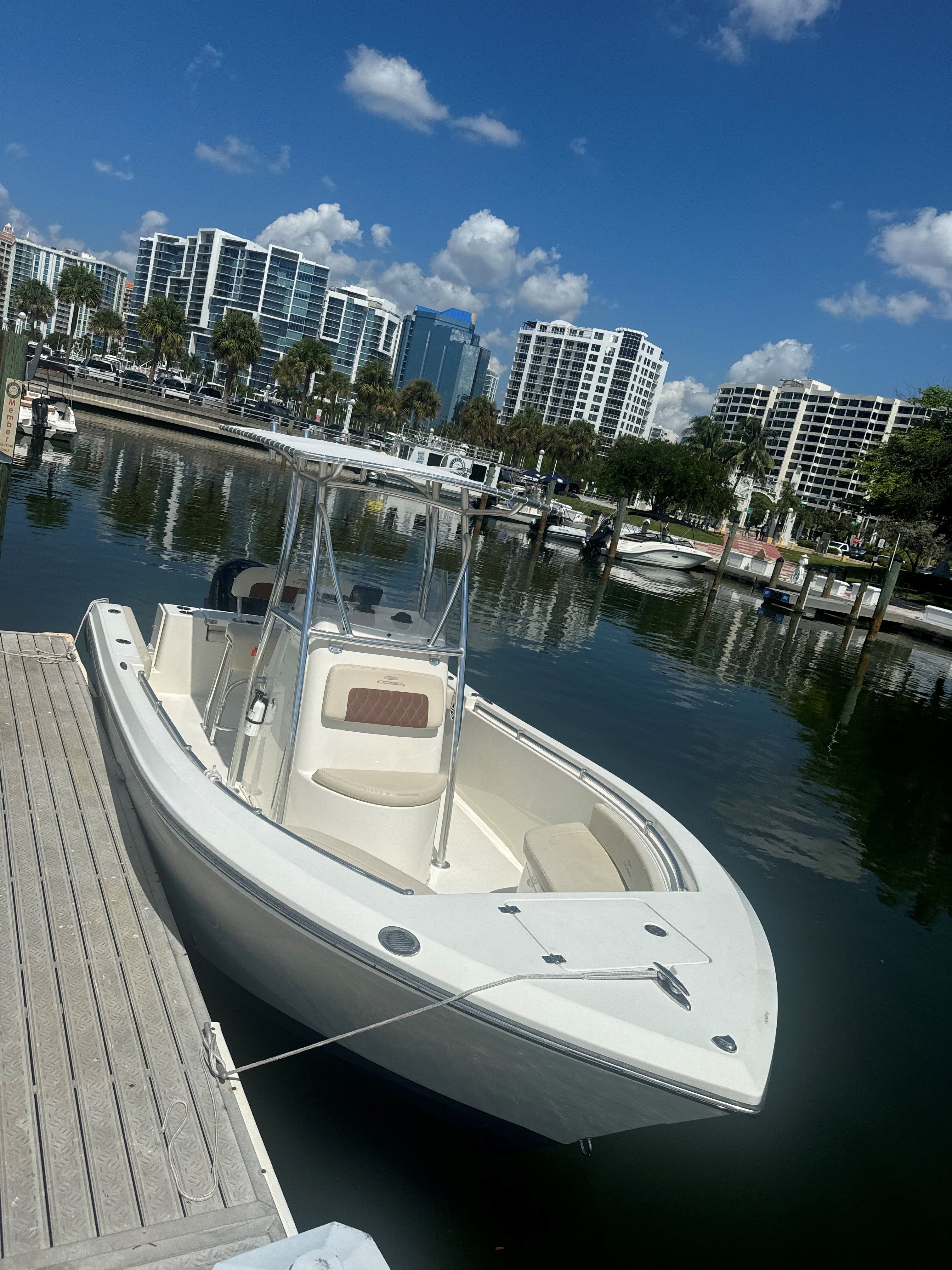 FISHIZZLE (22 FT Center Console - 150 HP~Fishing)