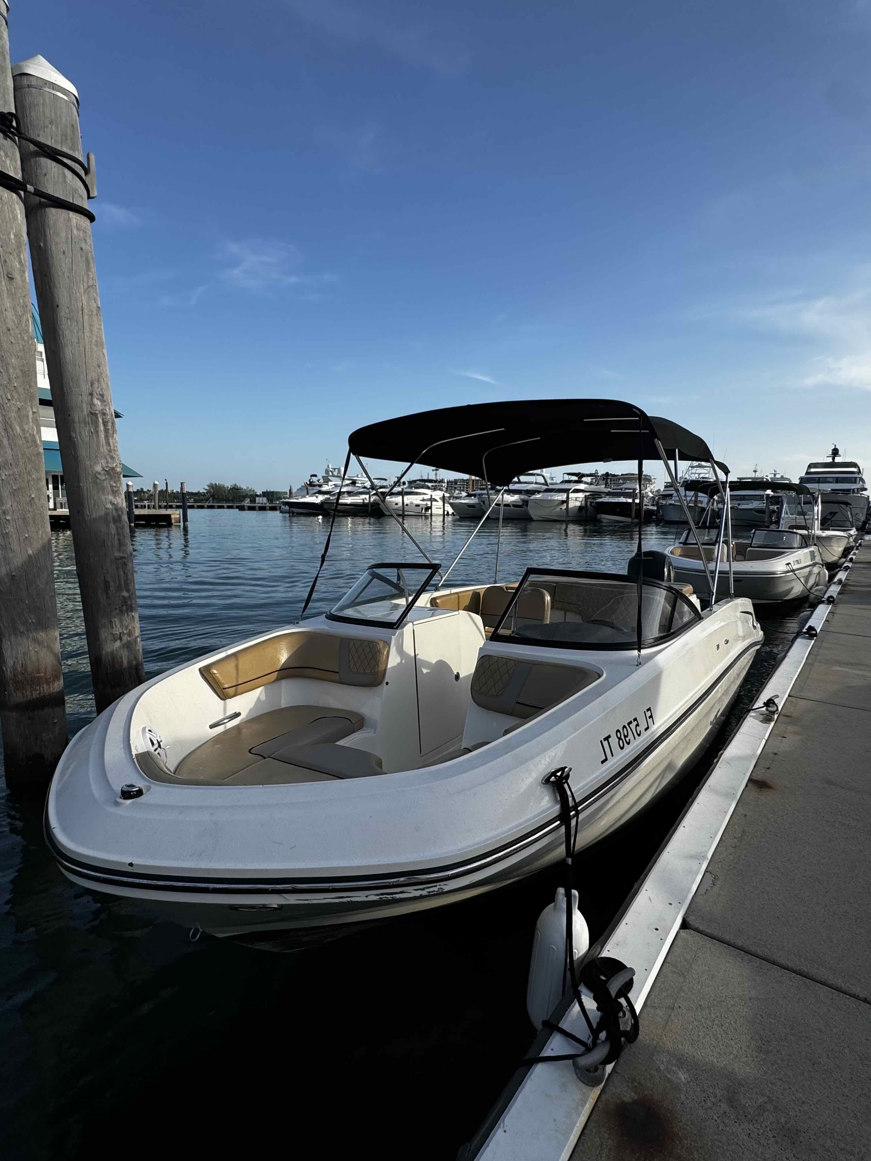 SOUTHERN BELLE (Bayliner 22' Deck Boat 150 HP - Cruising)