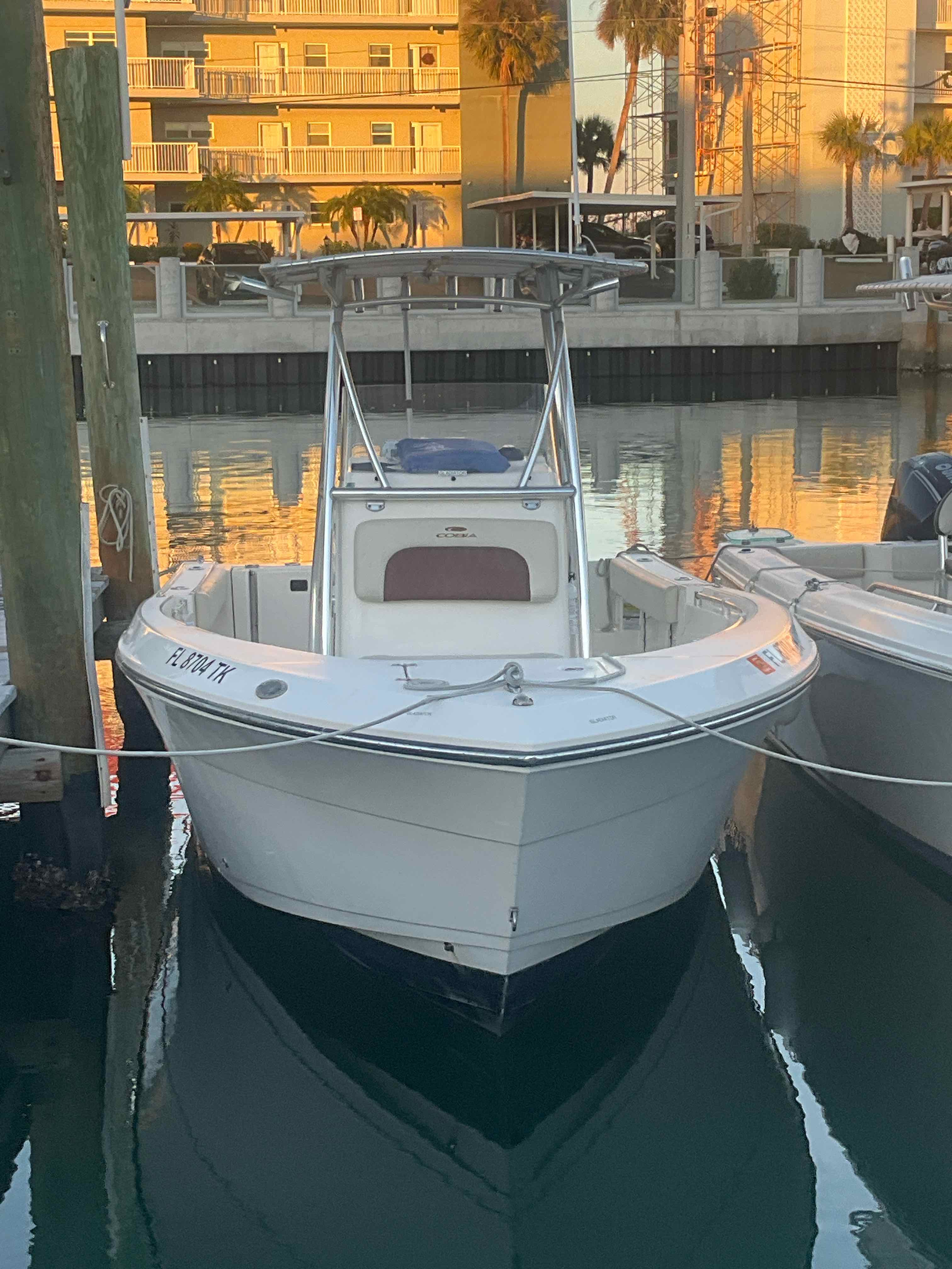 GLADIATOR (24' Offshore Center Console 250HP - fishing)