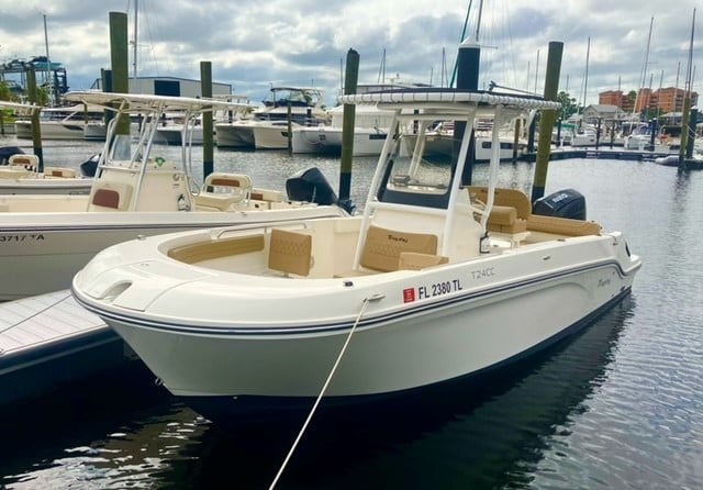 HOLLYWOOD (24ft Offshore Bayliner Trophy Center Console - 250 HP~Fishing)