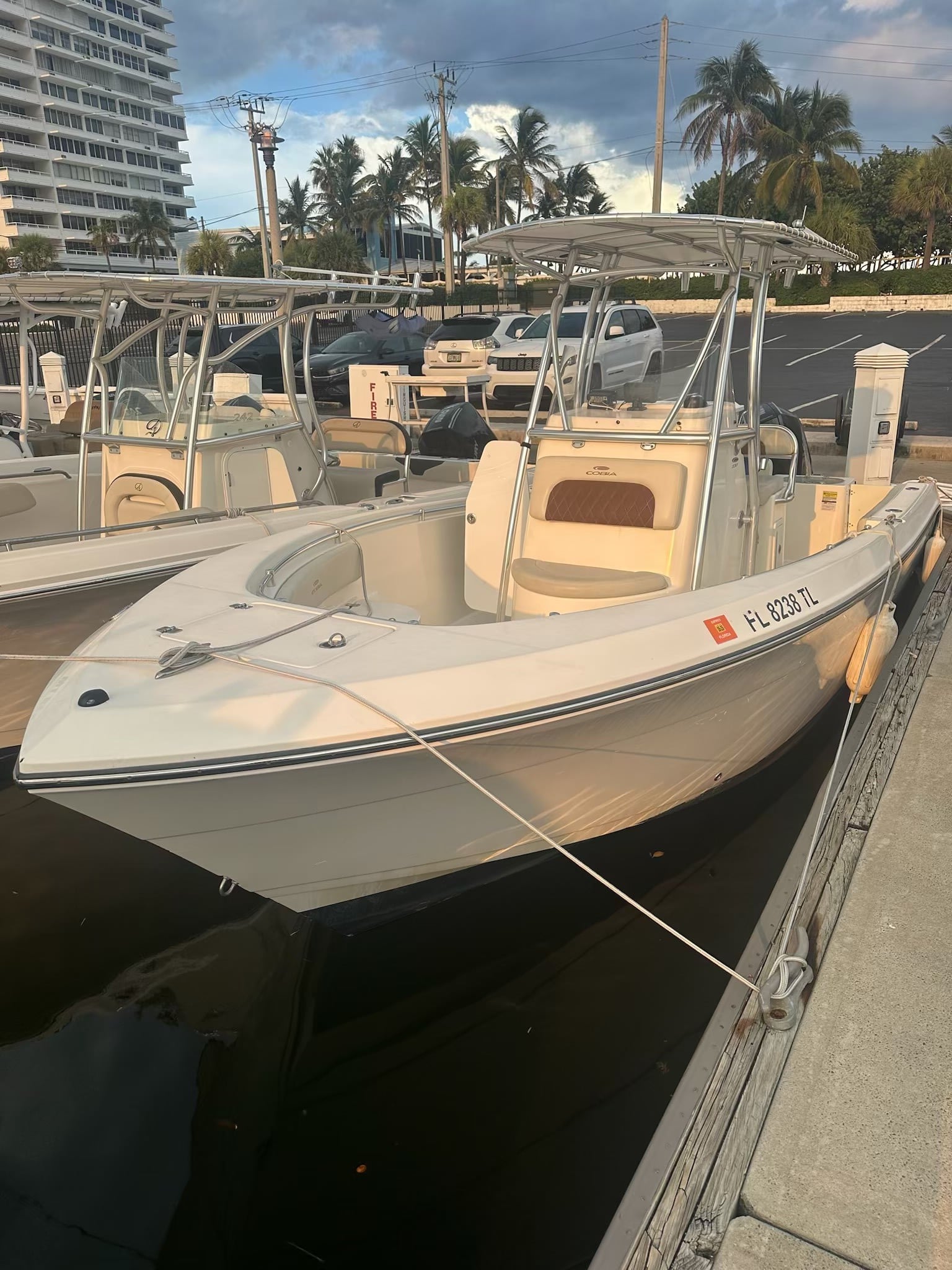 DEEP LAGOON (24' Offshore Center Console 250HP - fishing)