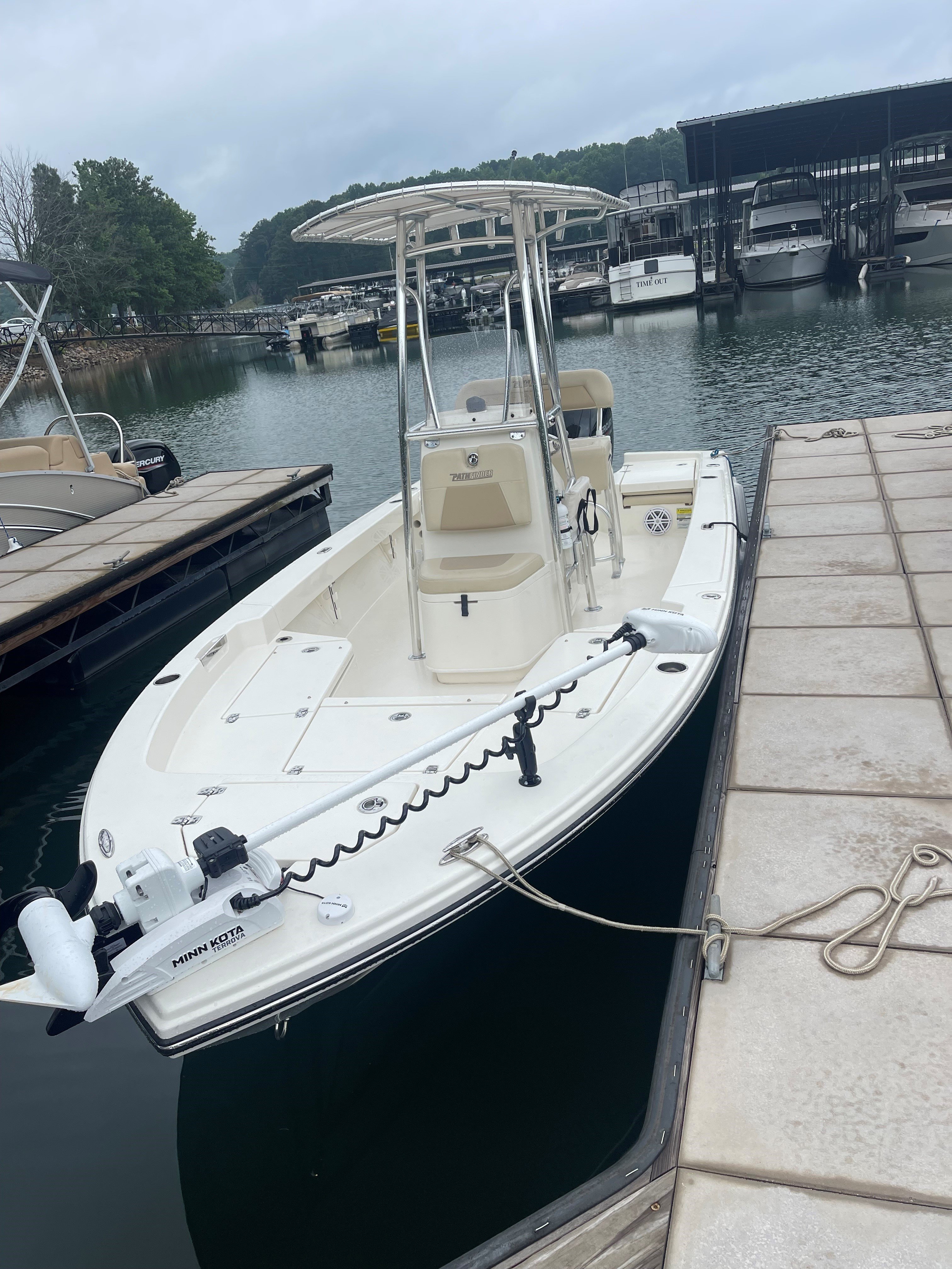FISH MAGNET -LL (20' Pathfinder Center Console Fishing Boat-150HP-Fishing)