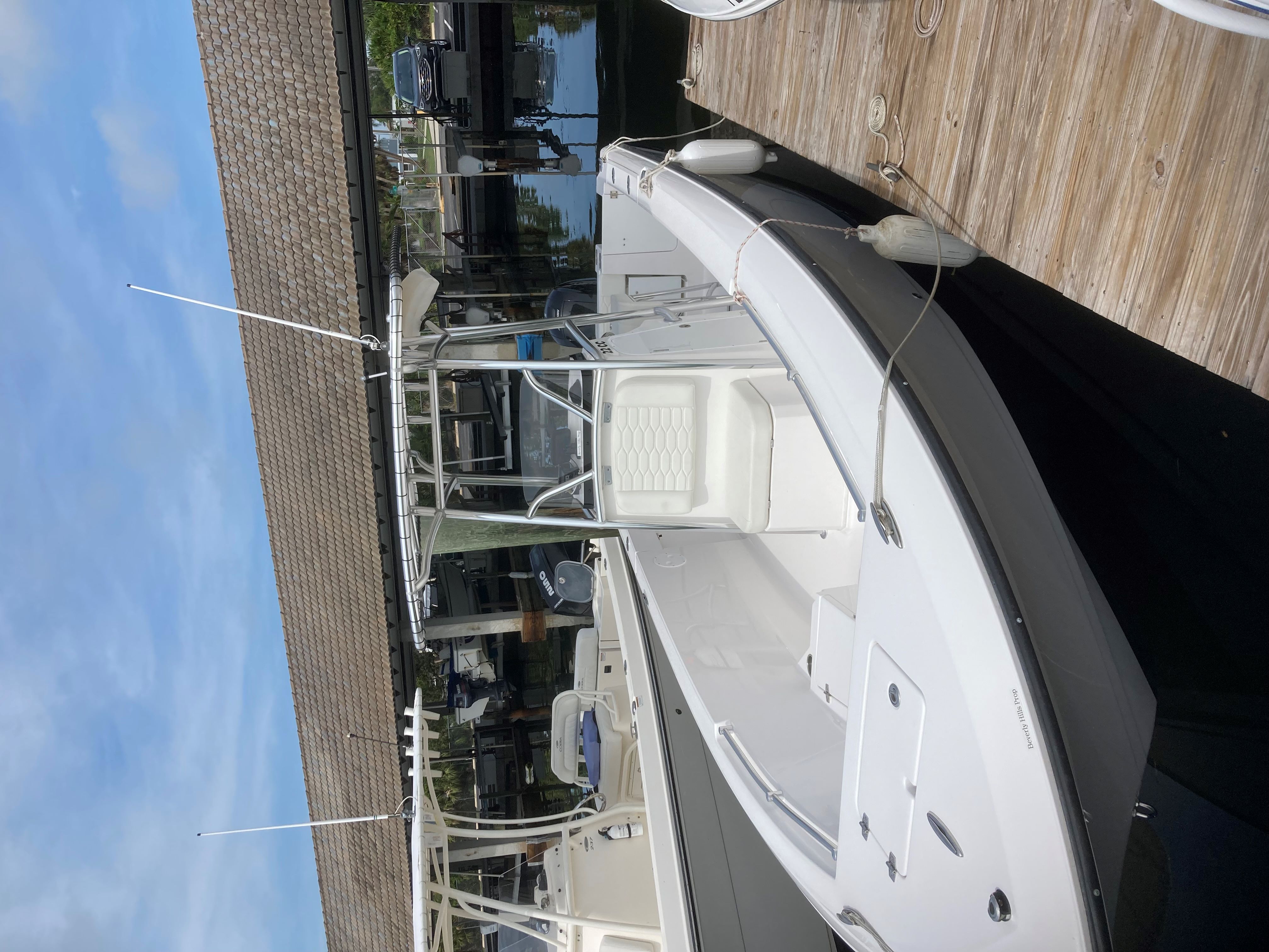 BEVERLY HILLS PROP (22' Offshore Center Console 150HP - Fishing)