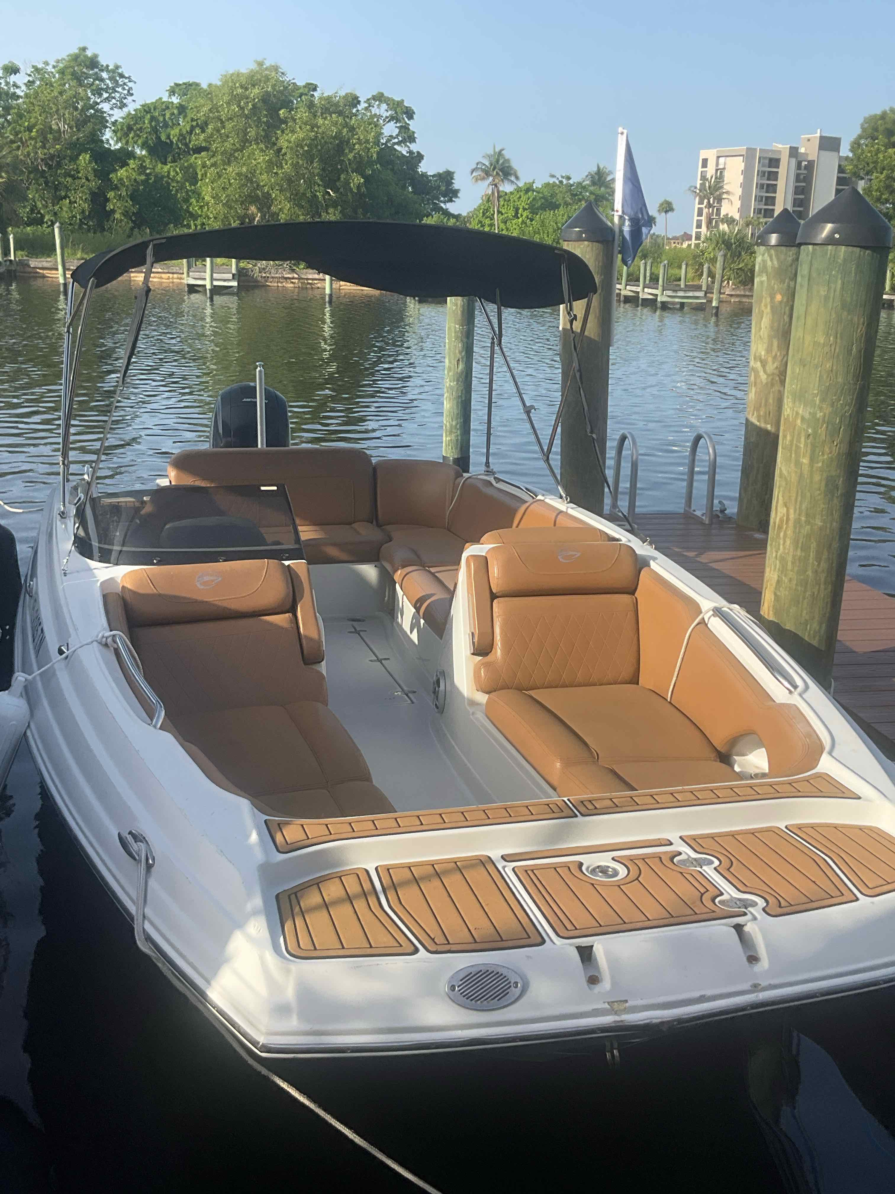 CABO (CROWNLINE 22' Deck Boat 150 HP - Cruising)