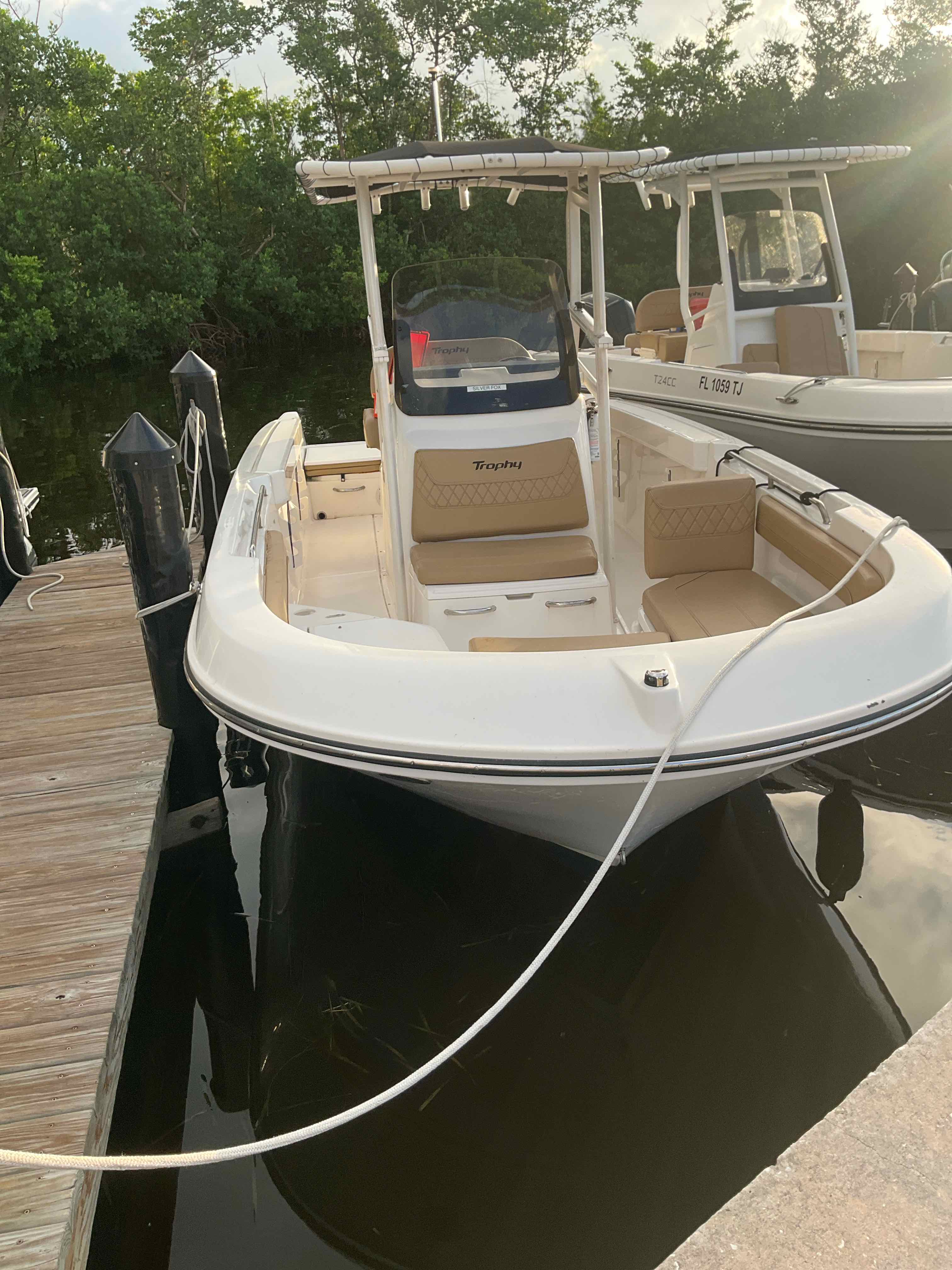 SILVER FOX (22FT Bayliner Trophy Ctr Console - 150 HP~Near Shore Fishing)