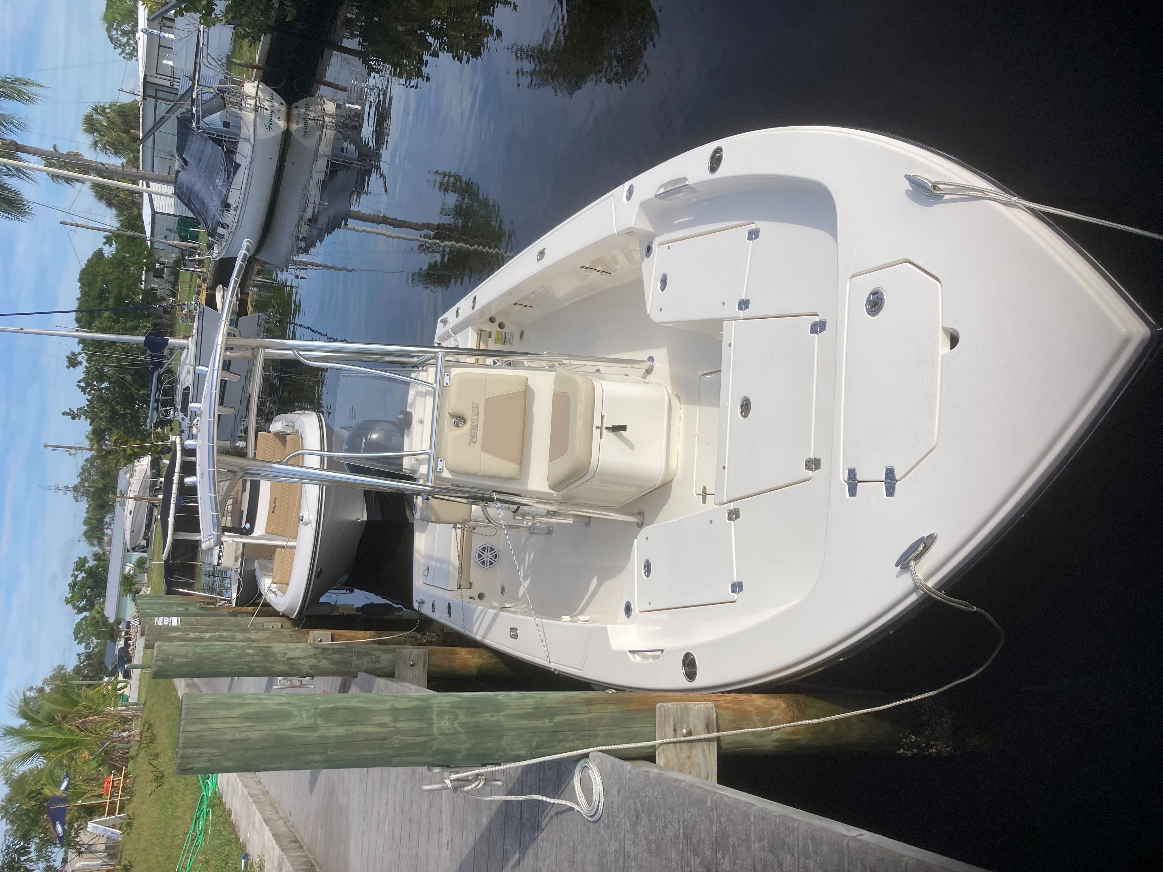 (SWFL) FISH FINDER (20FT Center Console Pathfinder 150 HP Fishing)