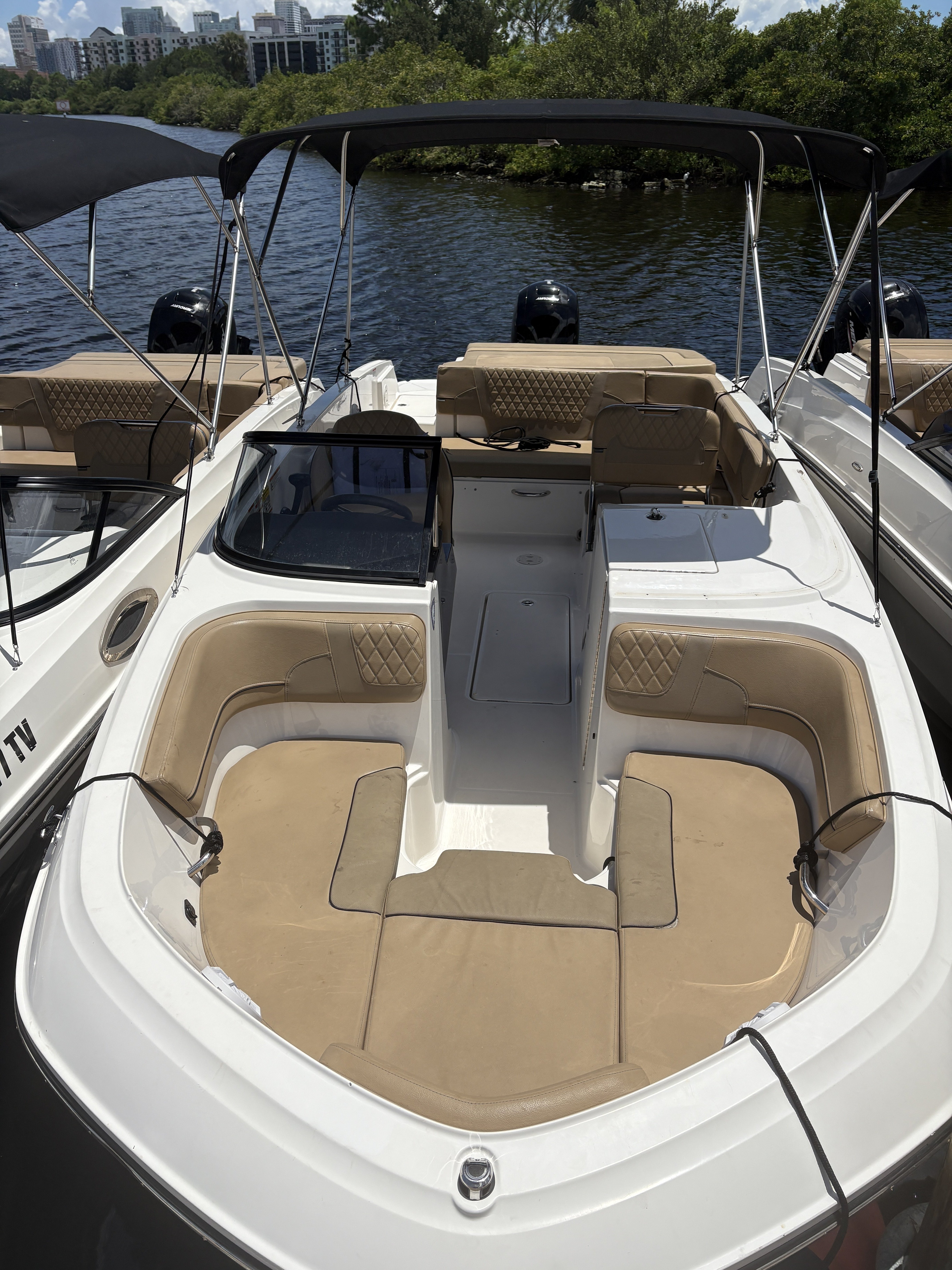 AQUA AIR - 22' Bayliner VR6 Cruiser (150 HP)