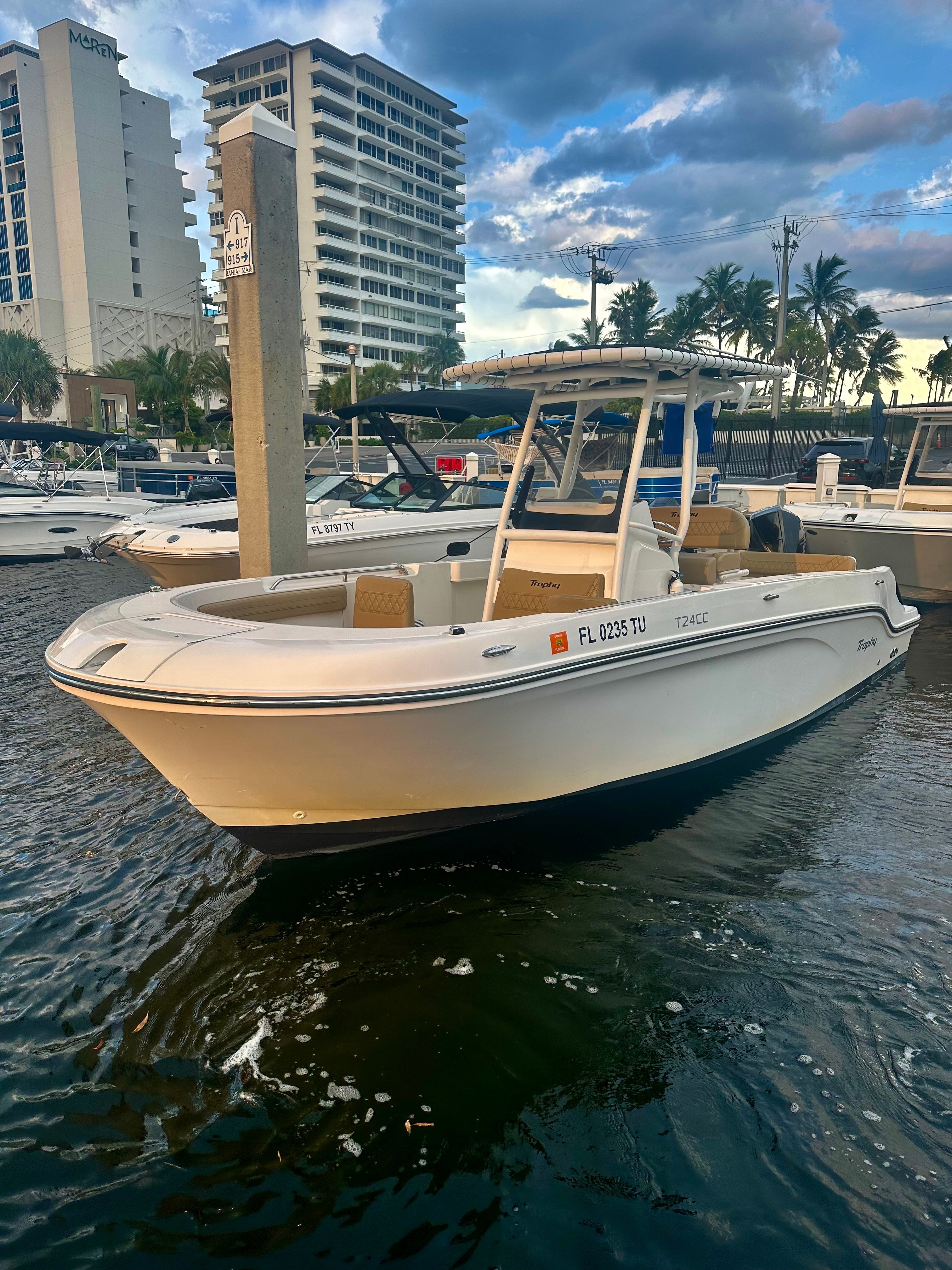 REEF RAIDER (24FT Offshore Center Console - 250 HP~Fishing)