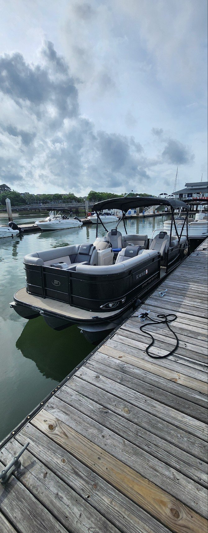 Island Freedom 32 (23' Princecraft 2024 Non Fishing Tritoon