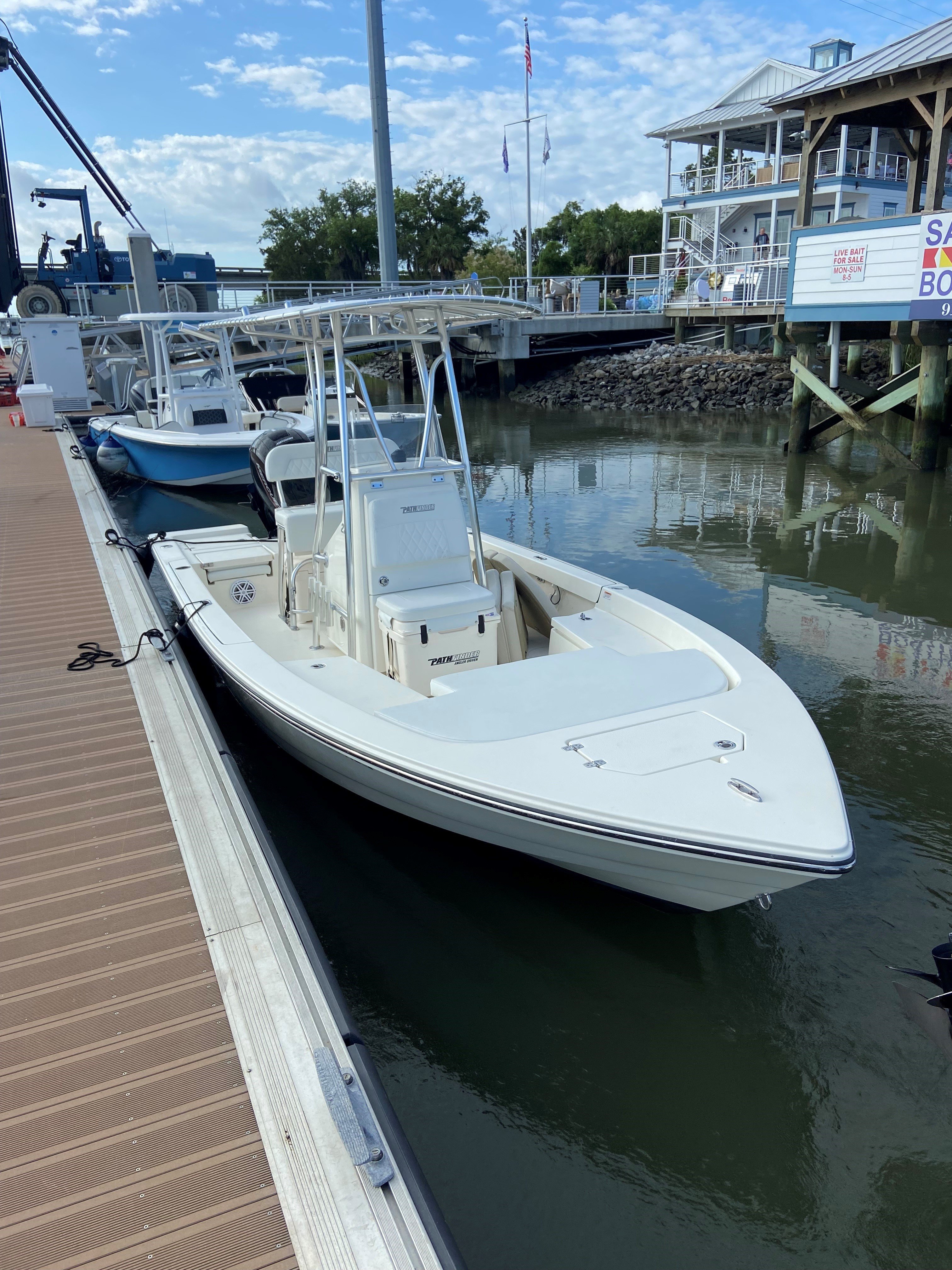 Freedom XL (22FT Center Console Pathfinder 150 HP Fishing)
