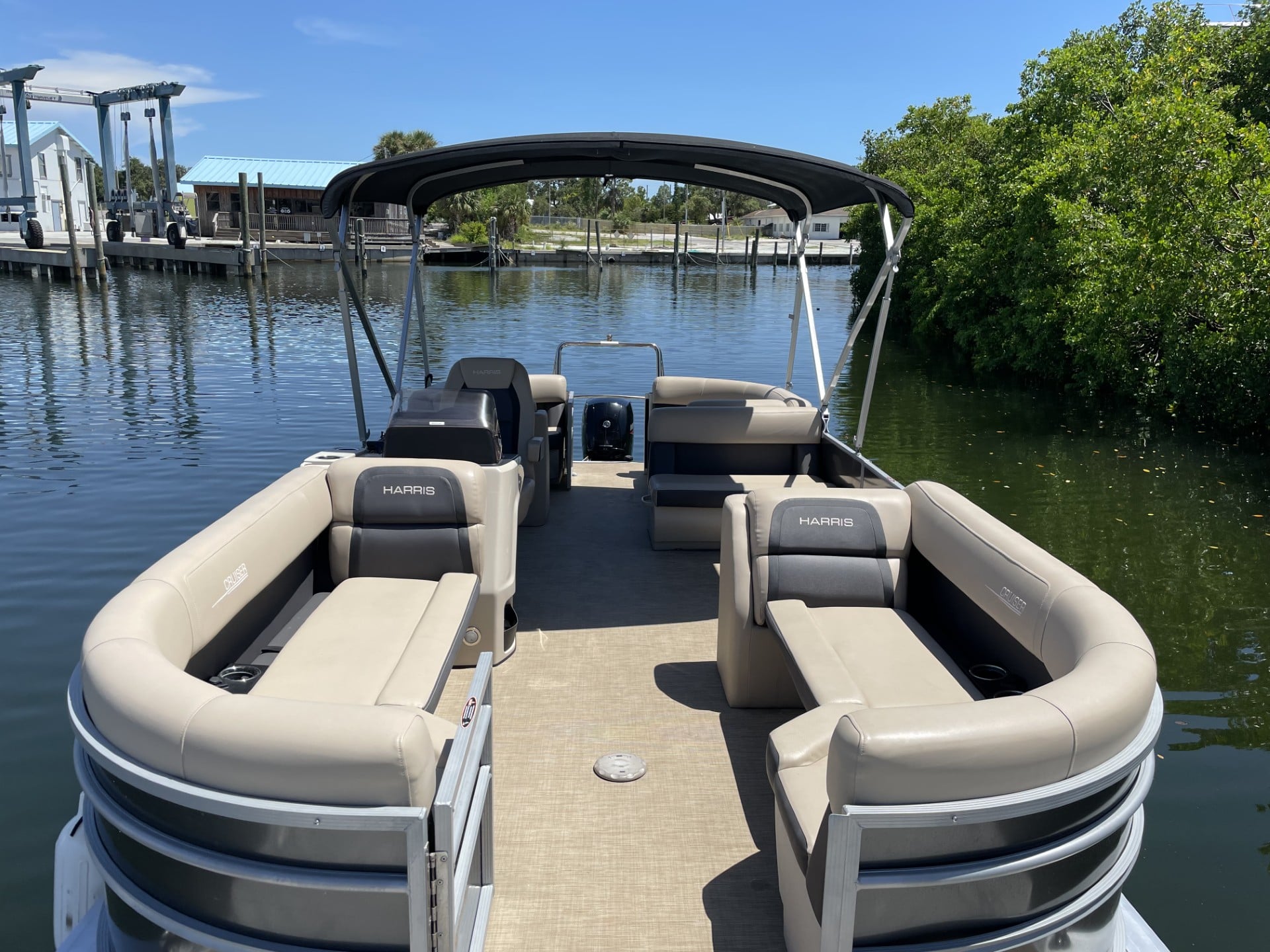 MIRROR BAY (23' HARRIS HCX 23 CRUISER 150HP)