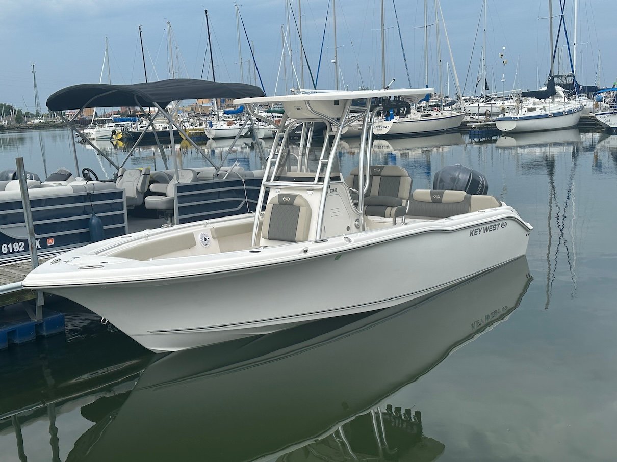 24' Center Console - 4064