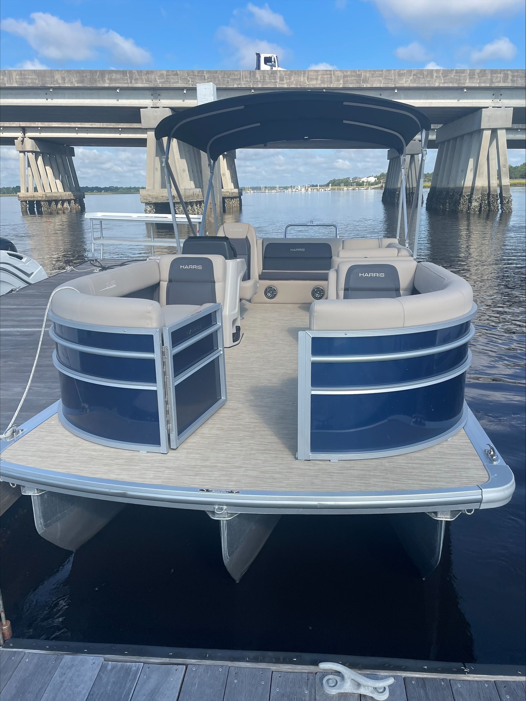 PARTY BARGE (23' Harris Tritoon - 150HP - Fishing/Cruising)