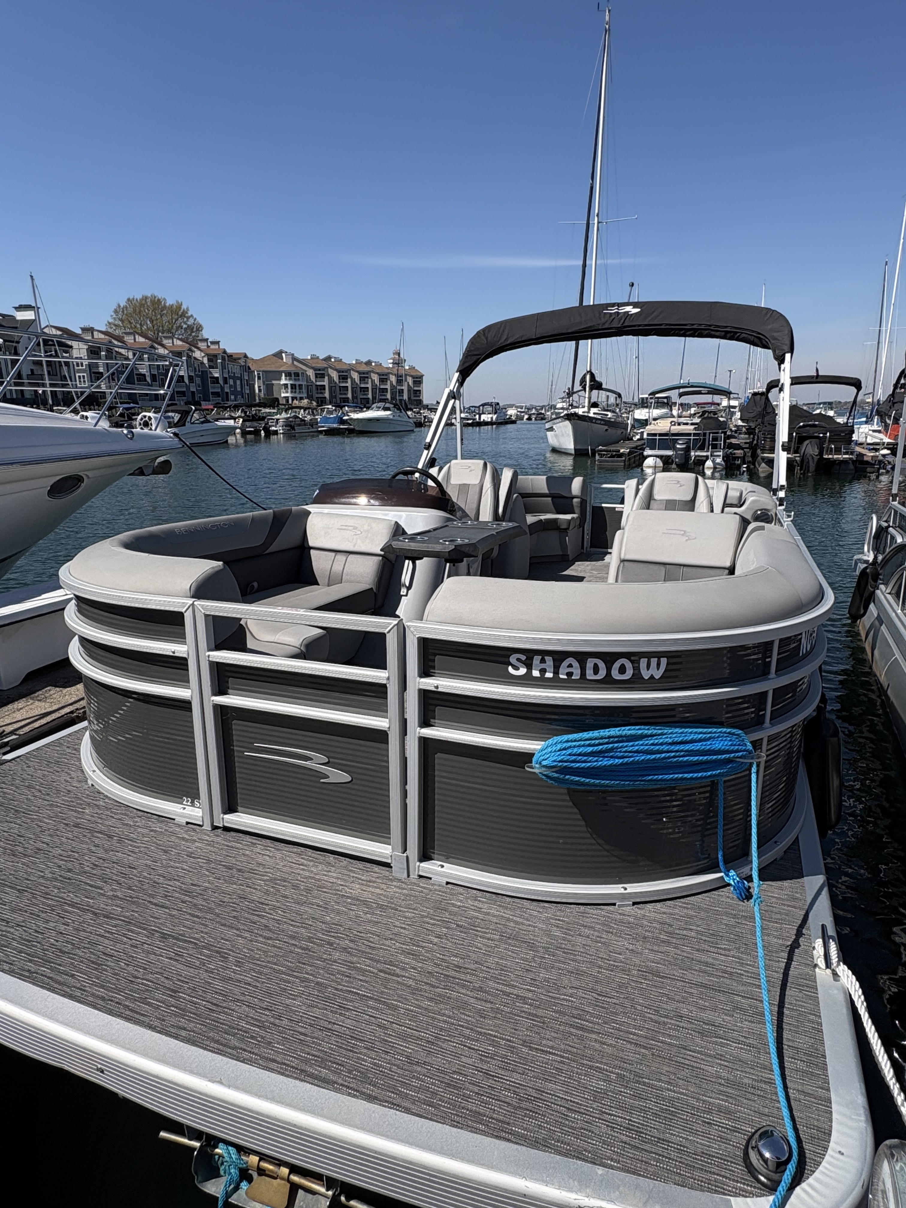 Shadow [B] | 2025 Bennington 22SX Stern Radius