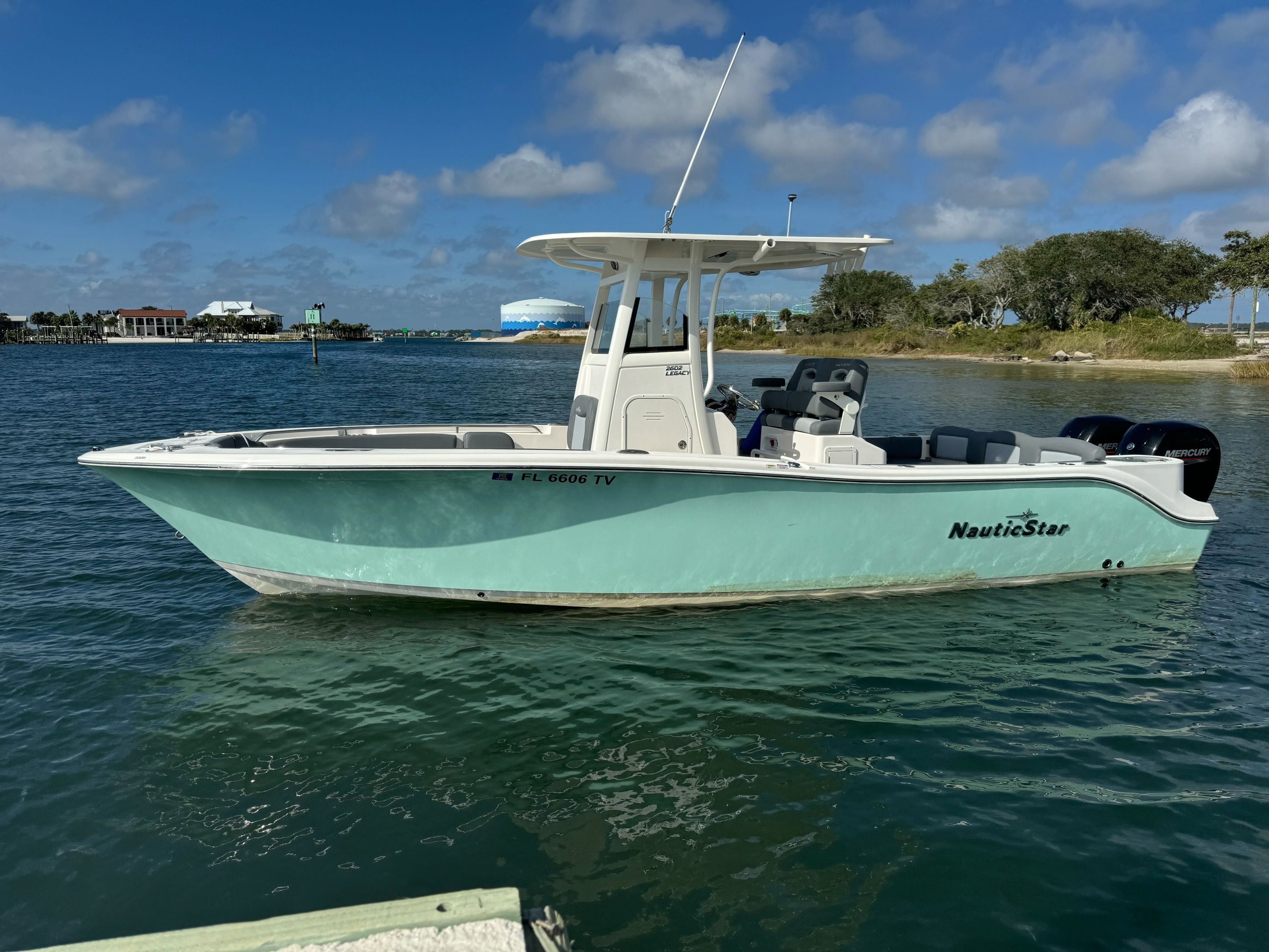 (322A) Nautic Star 2602