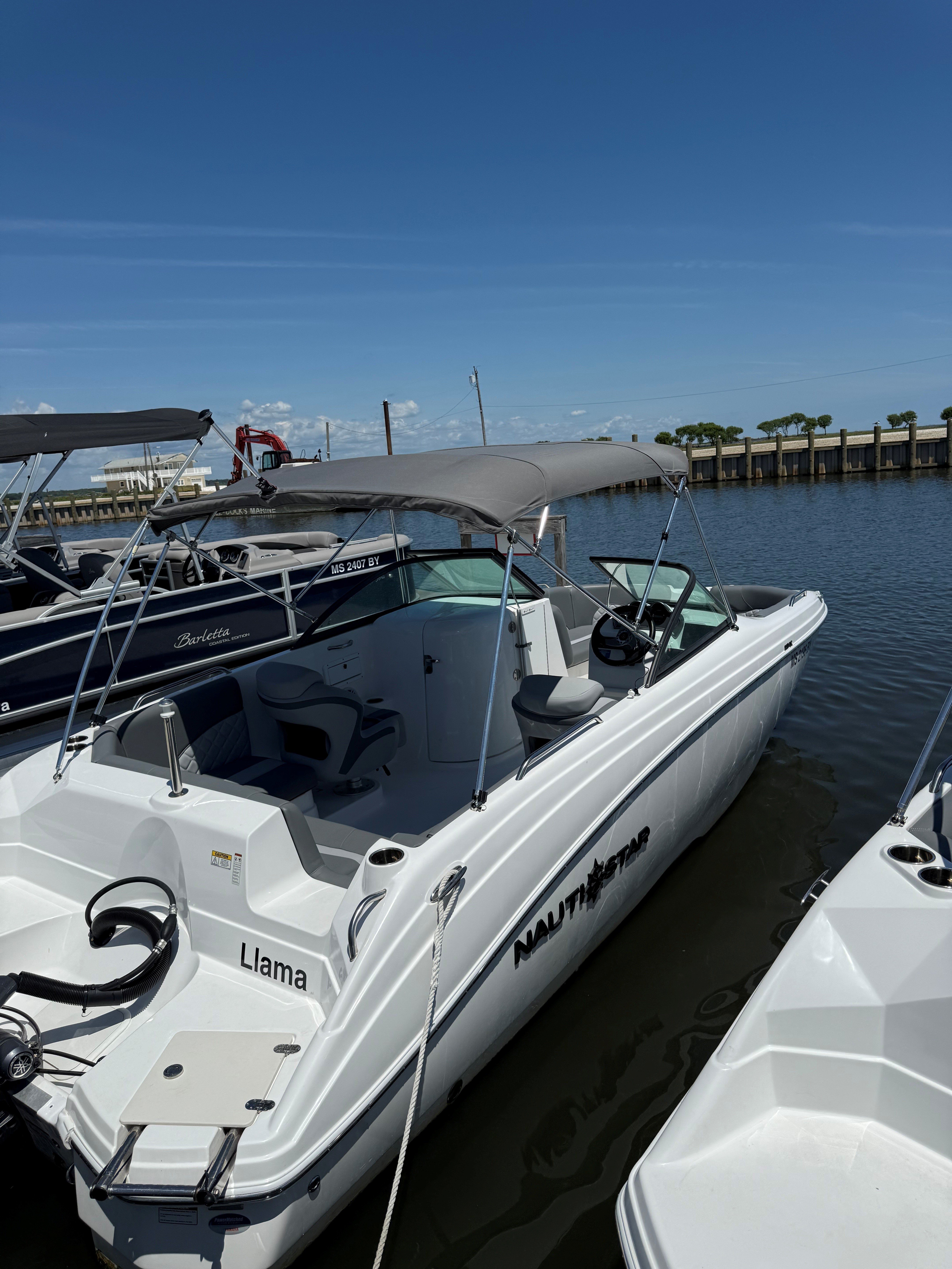 Llama - 22' Deck Boat