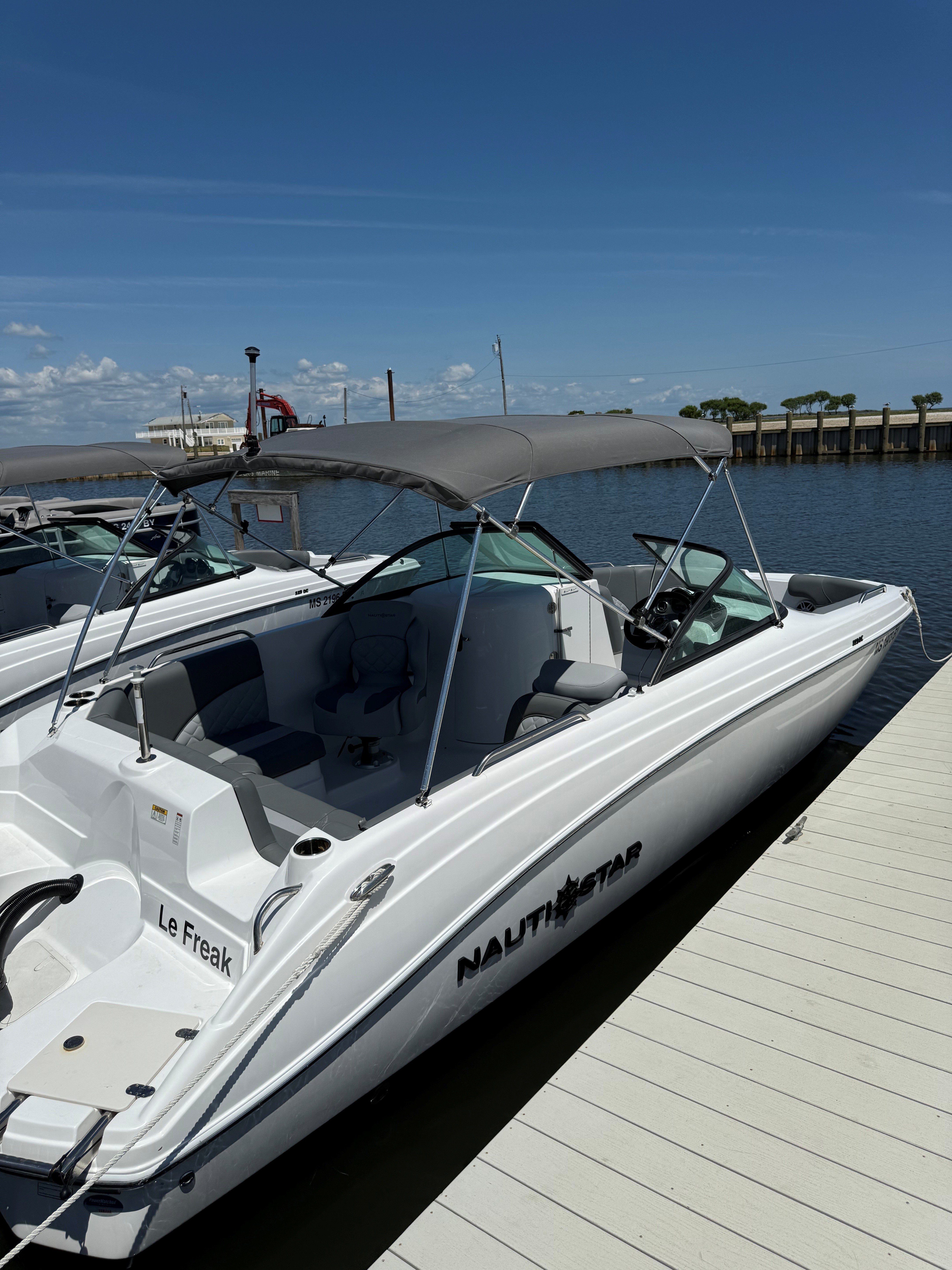 Le Freak - 22' Deck Boat
