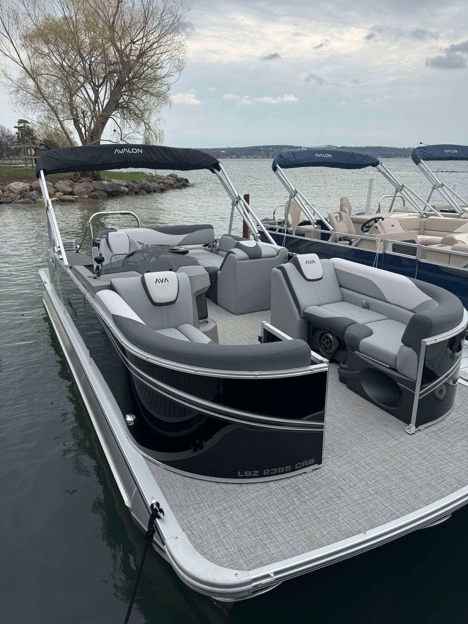 NY 4468 MV - Twister- Avalon Tritoon