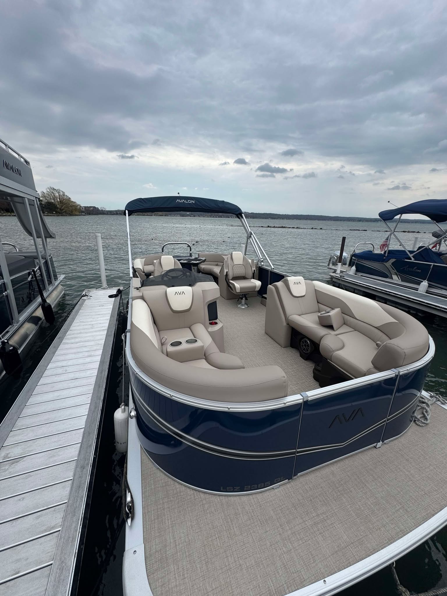 NY 4478 MV - Scrambler- Avalon Tritoon