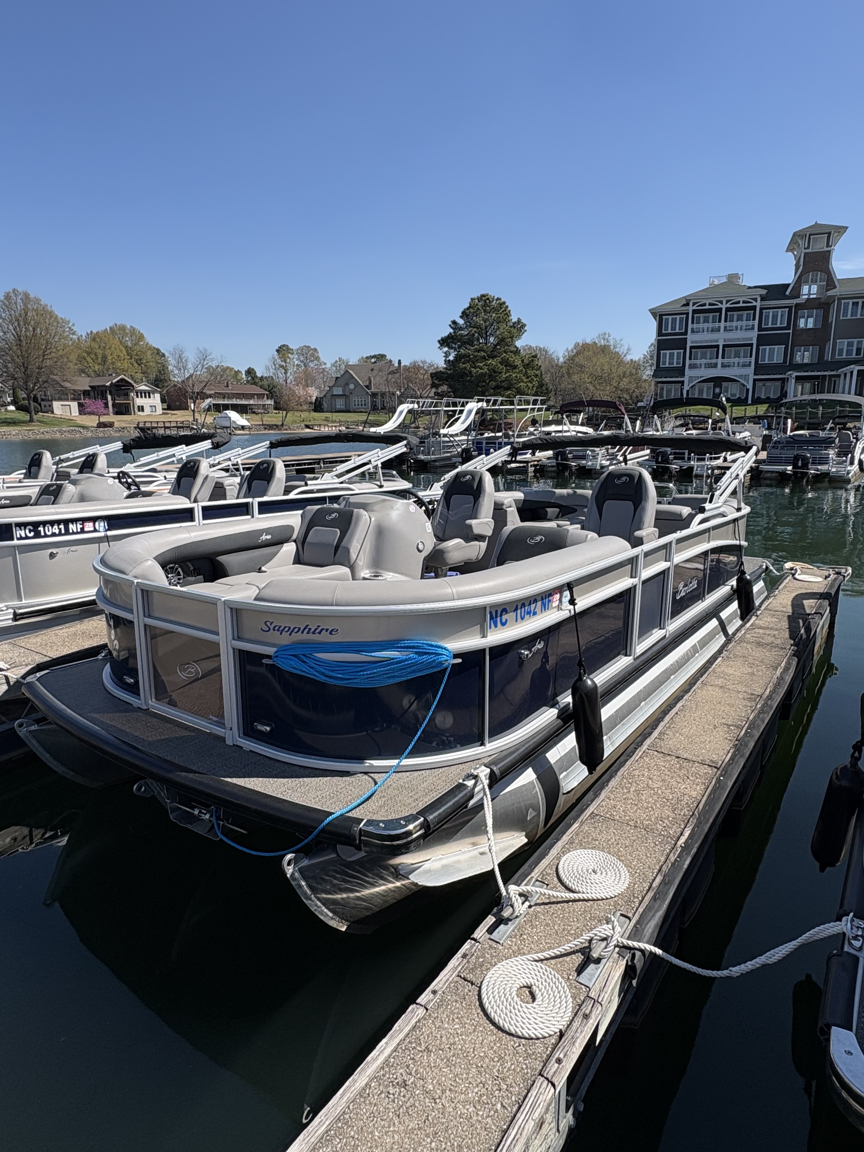 Sapphire [A] | 2025 Barletta Aria A22 Stern Radius