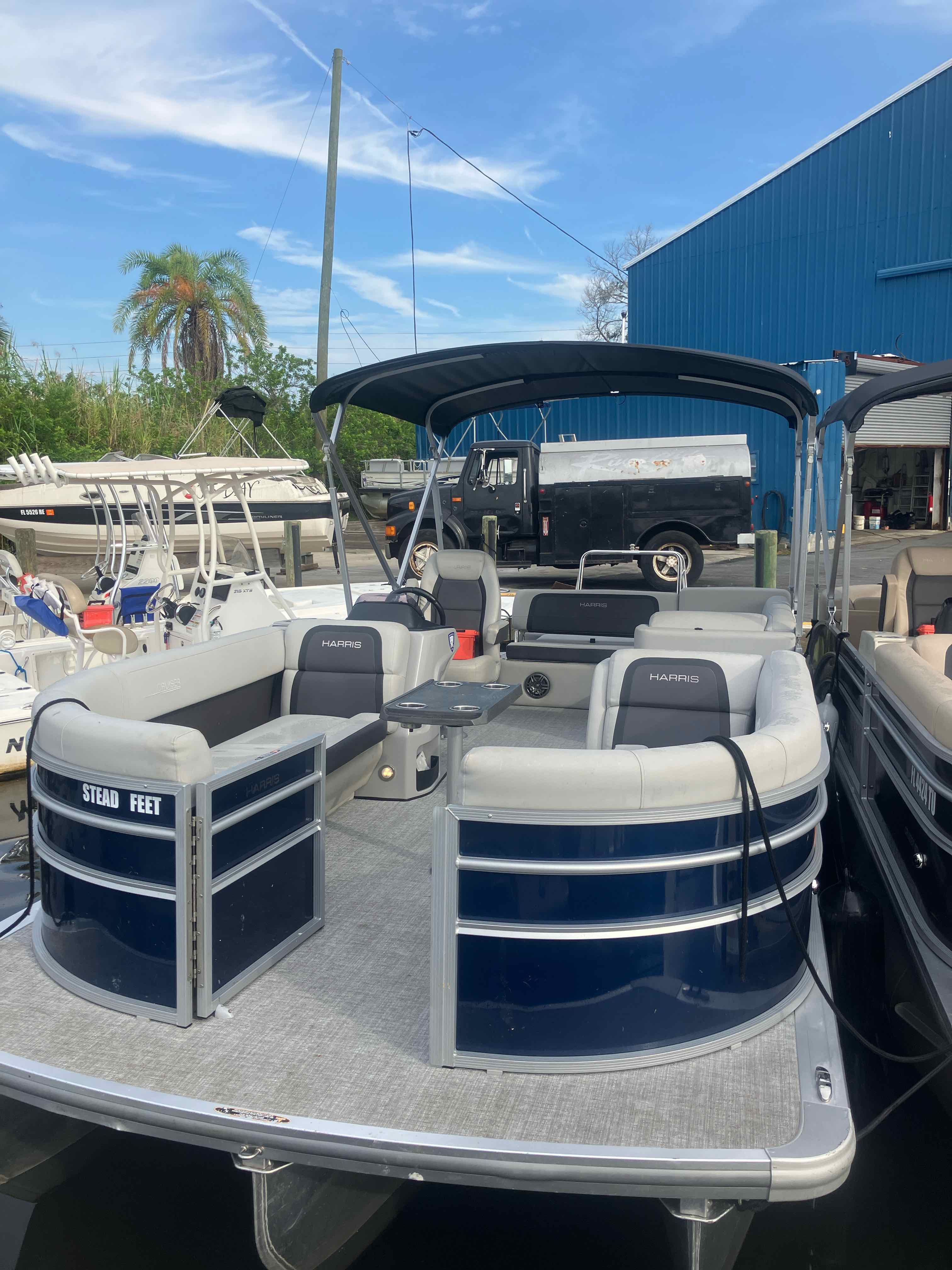 STEADY FEET (23' HARRIS HCX 230 CRUISER 150XL MERCURY)