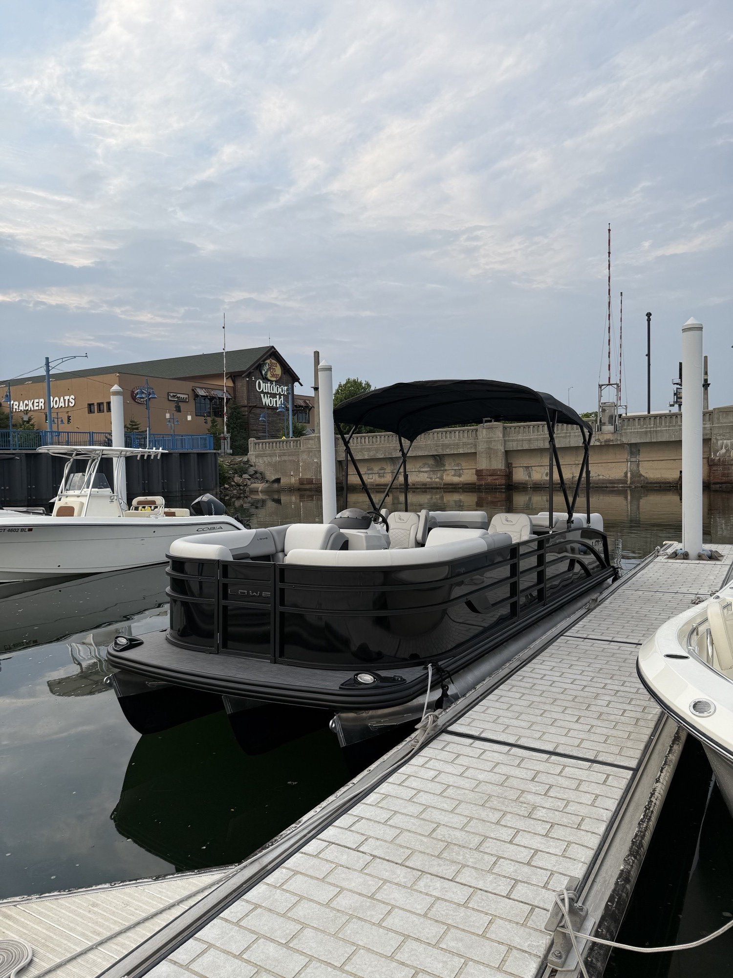 PANAMA (23' LOWE Tritoon -150HP-Cruising/Fishing)