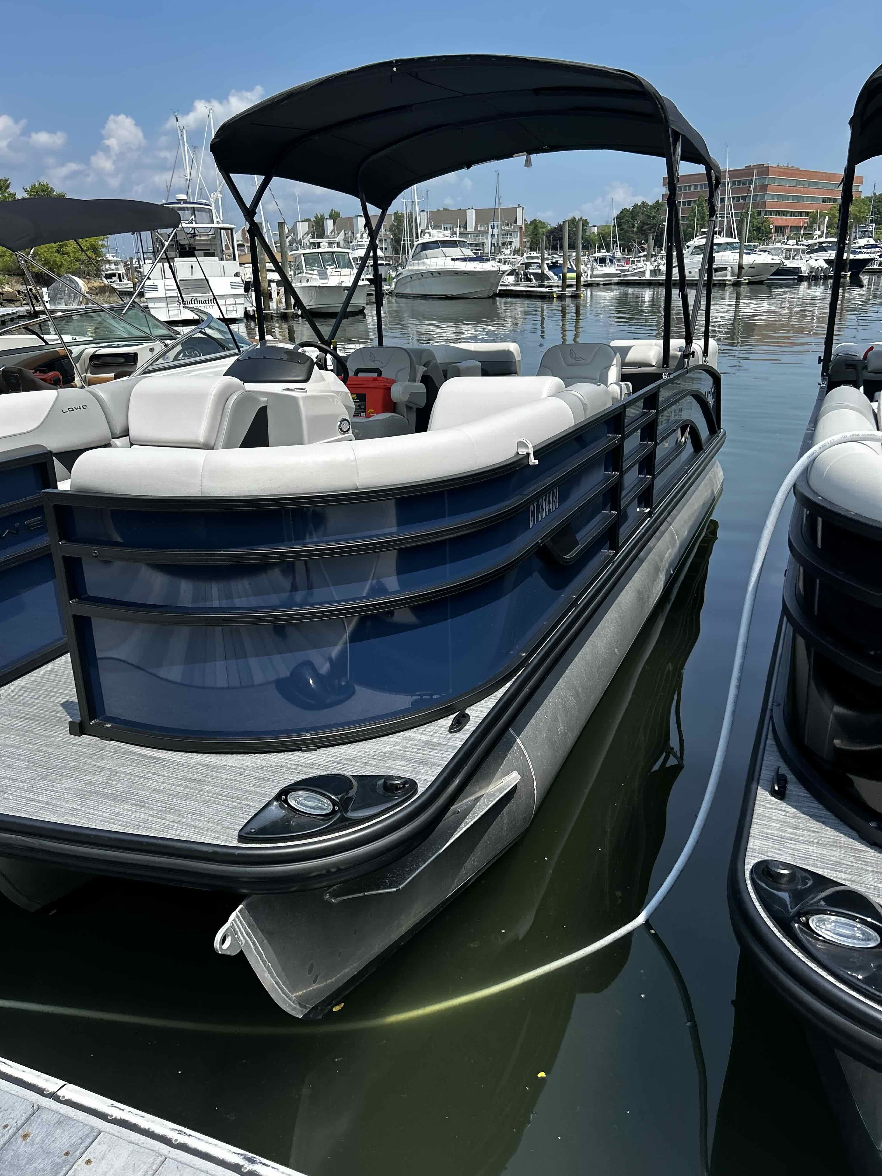 PURPLE HAZE (23' LOWE Tritoon -150HP-Cruising/Fishing)