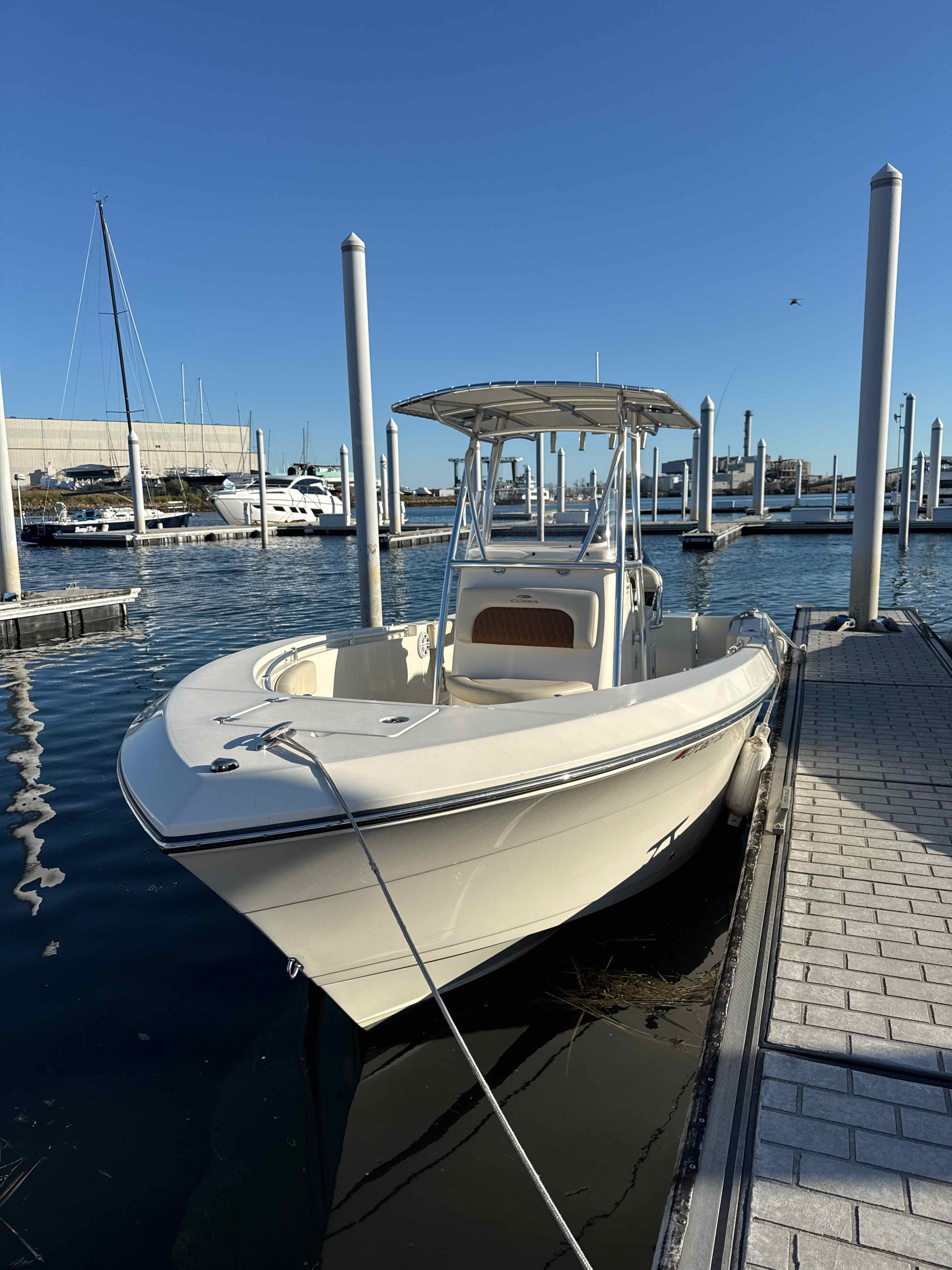 HOT TUNA (23' COBIA 237 CC 250XXL MERCURY)