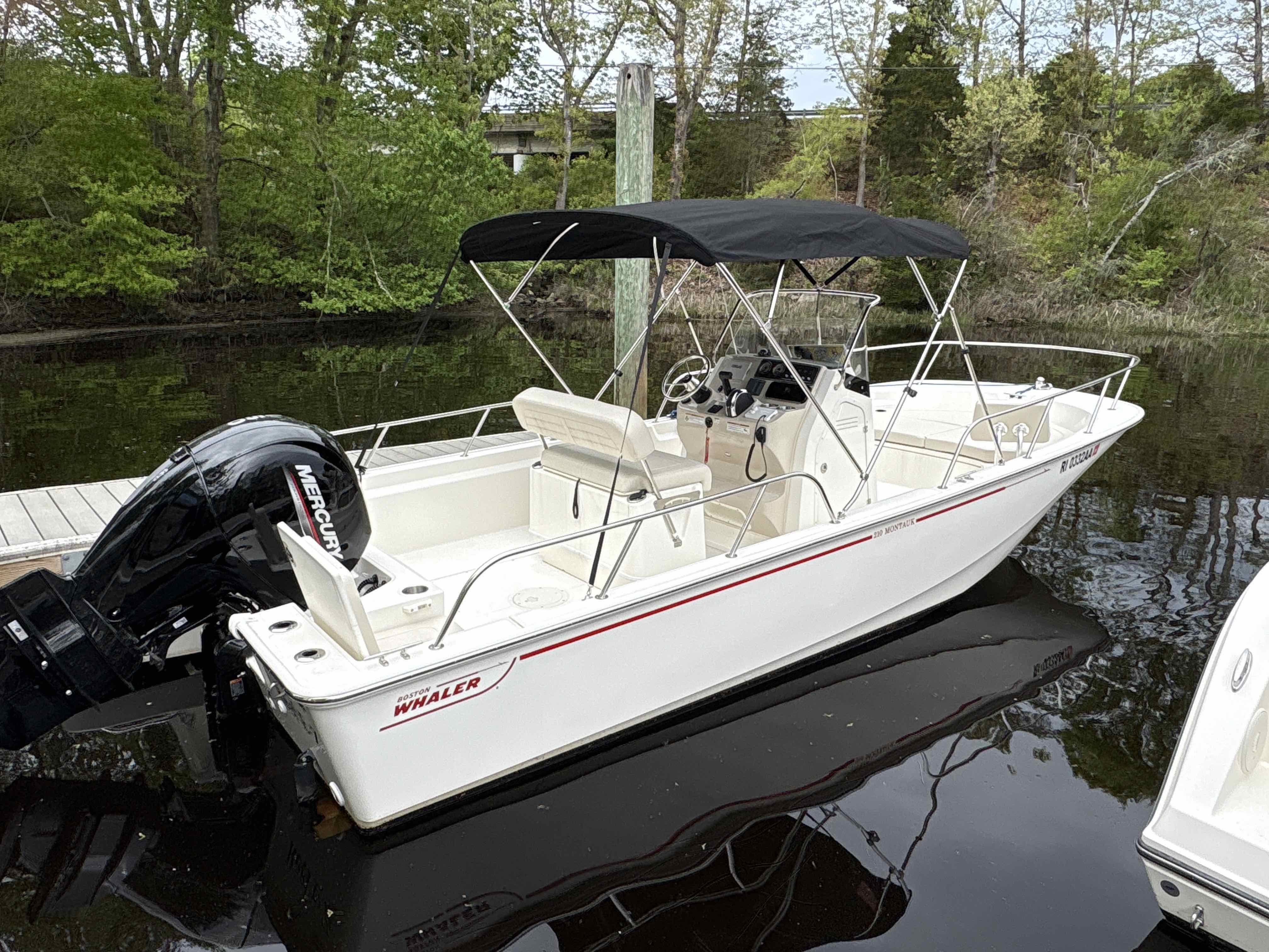REEL EZ Pond/Near Shore(21' Center Console-Boston Whaler- 150 HP-Fishing)