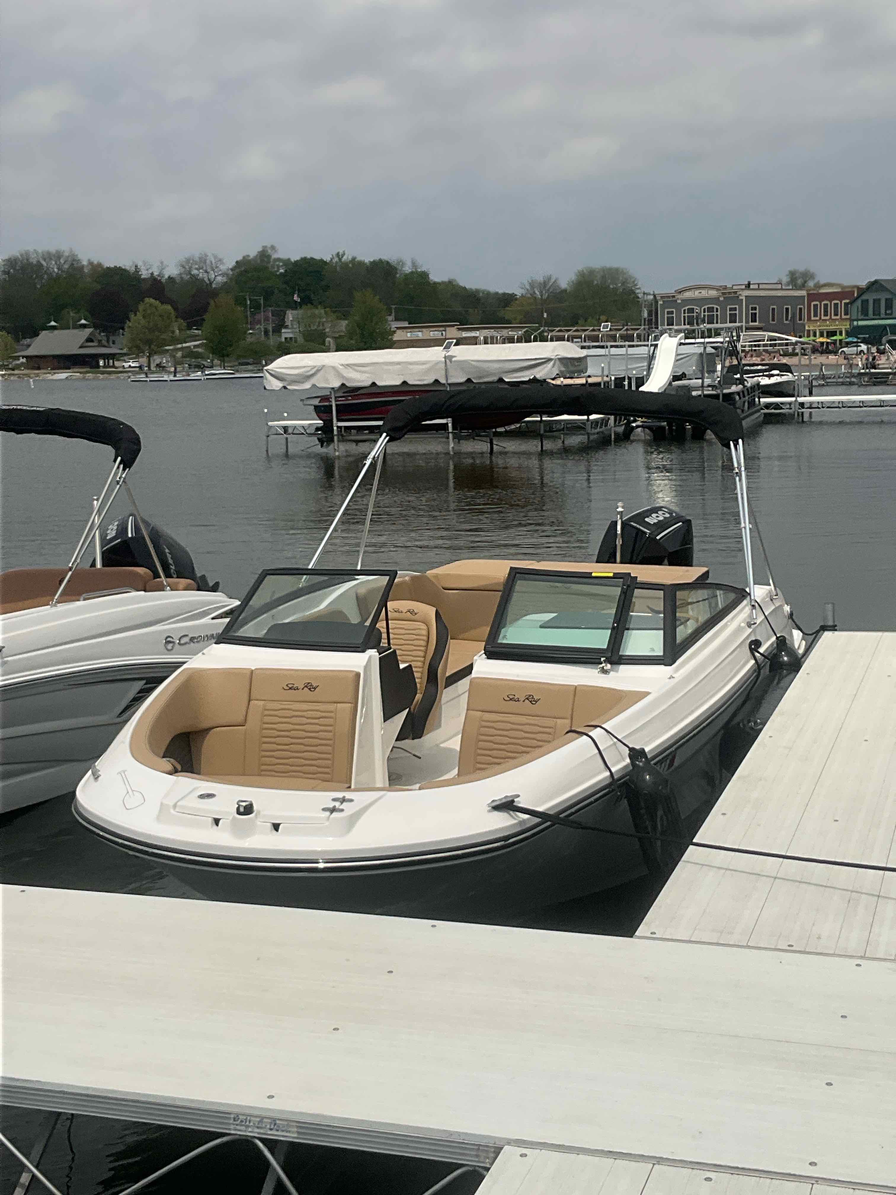 OAR (2025 Sea Ray Bowrider 200 HP)