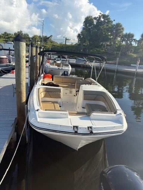 SEA URCHIN (Bayliner 22' Deck Boat 200 HP - Cruising)