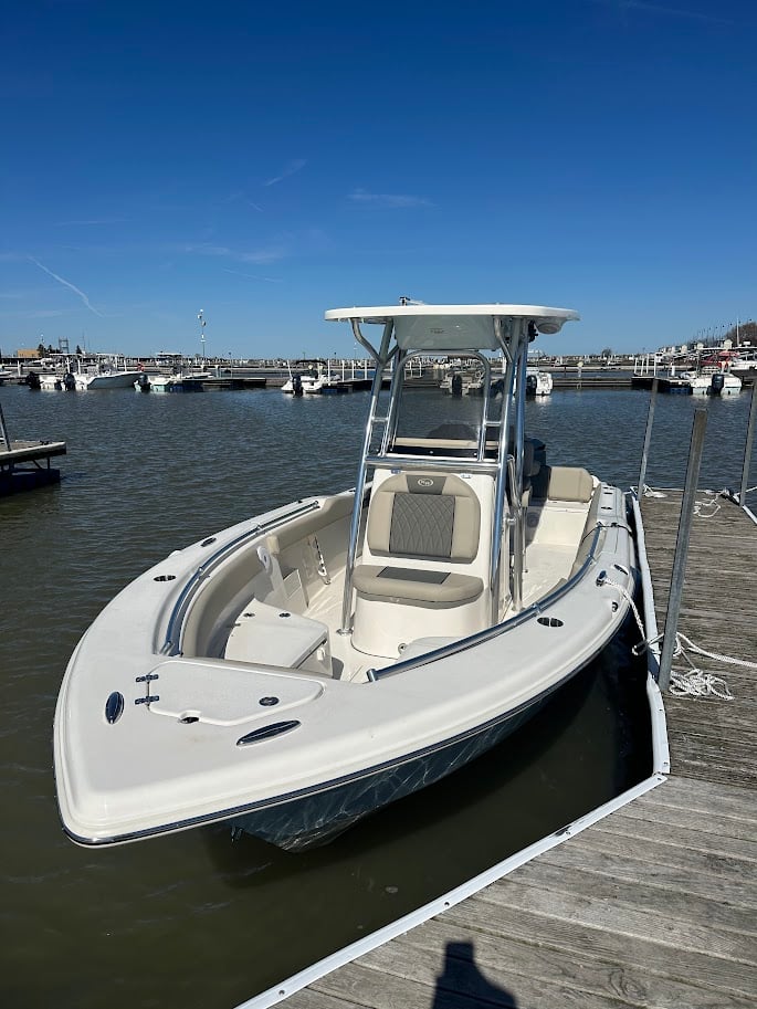 24' Center Console - 4069