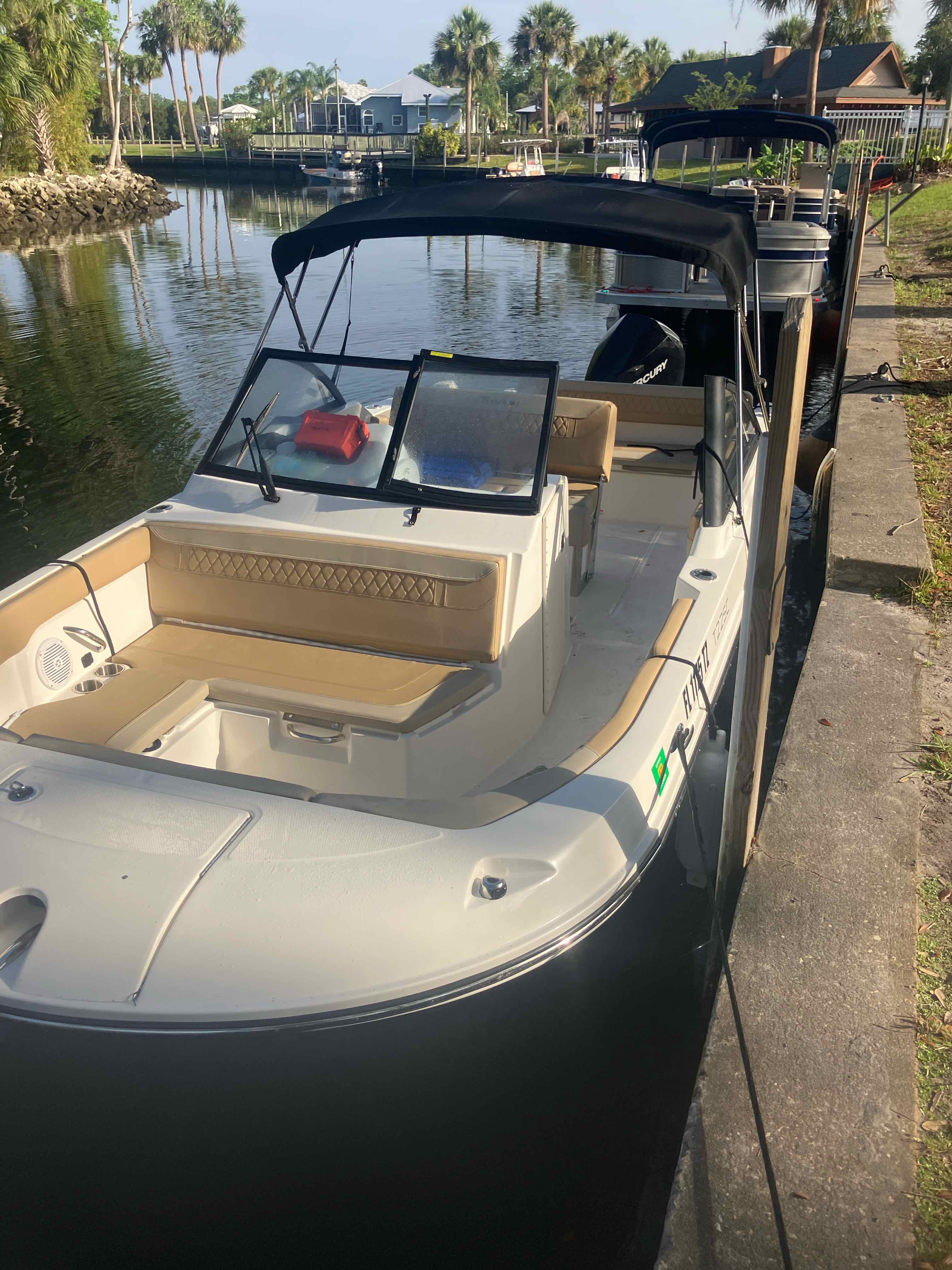LINE MATE (22' Bayliner Trophy T22SC 200HP Bowrider-Cruising/Fishing)
