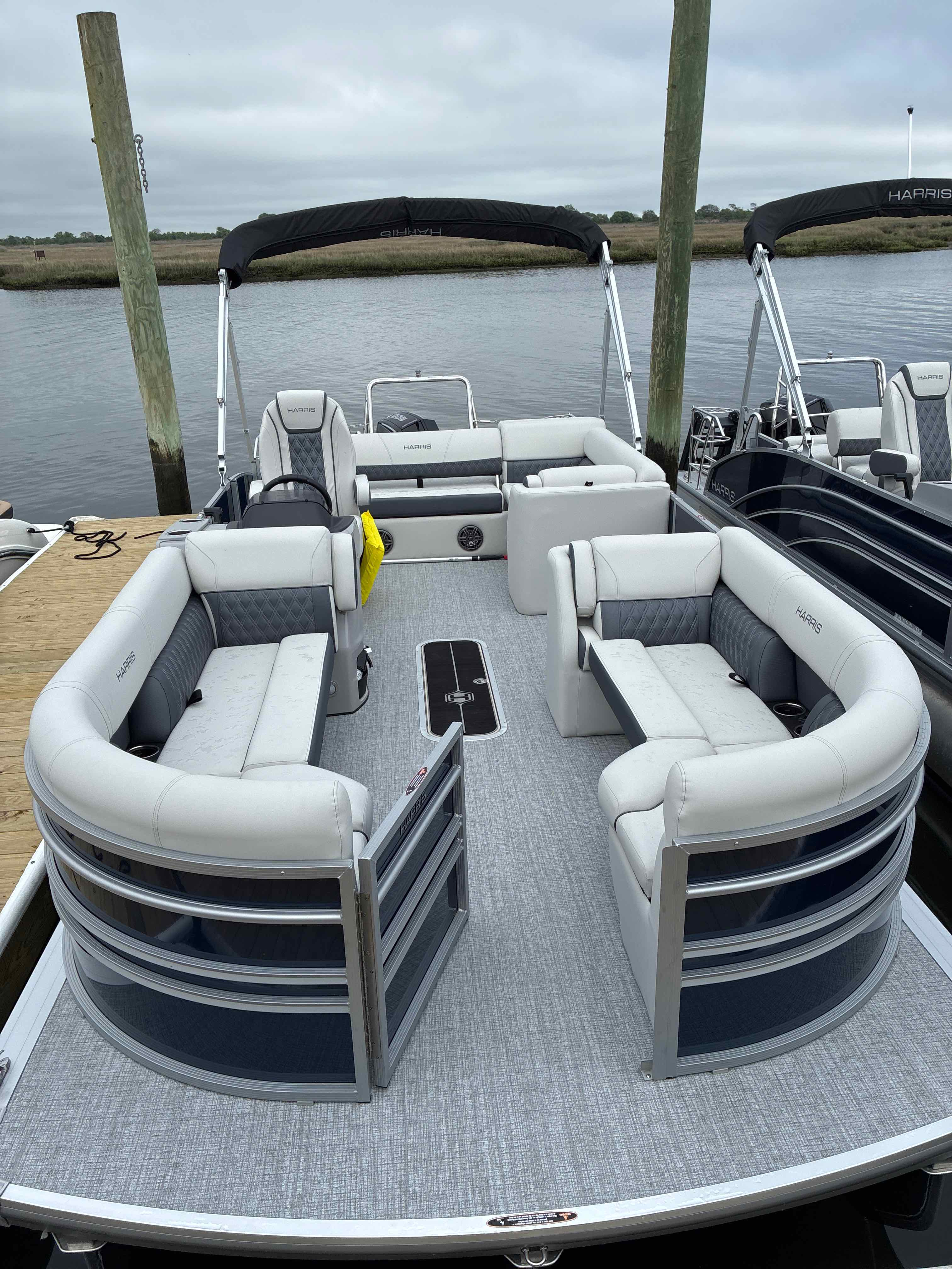 EXTREMELY FLAMMABLE (23' Harris Tri-toon 150 HP - Fishing/Cruising)