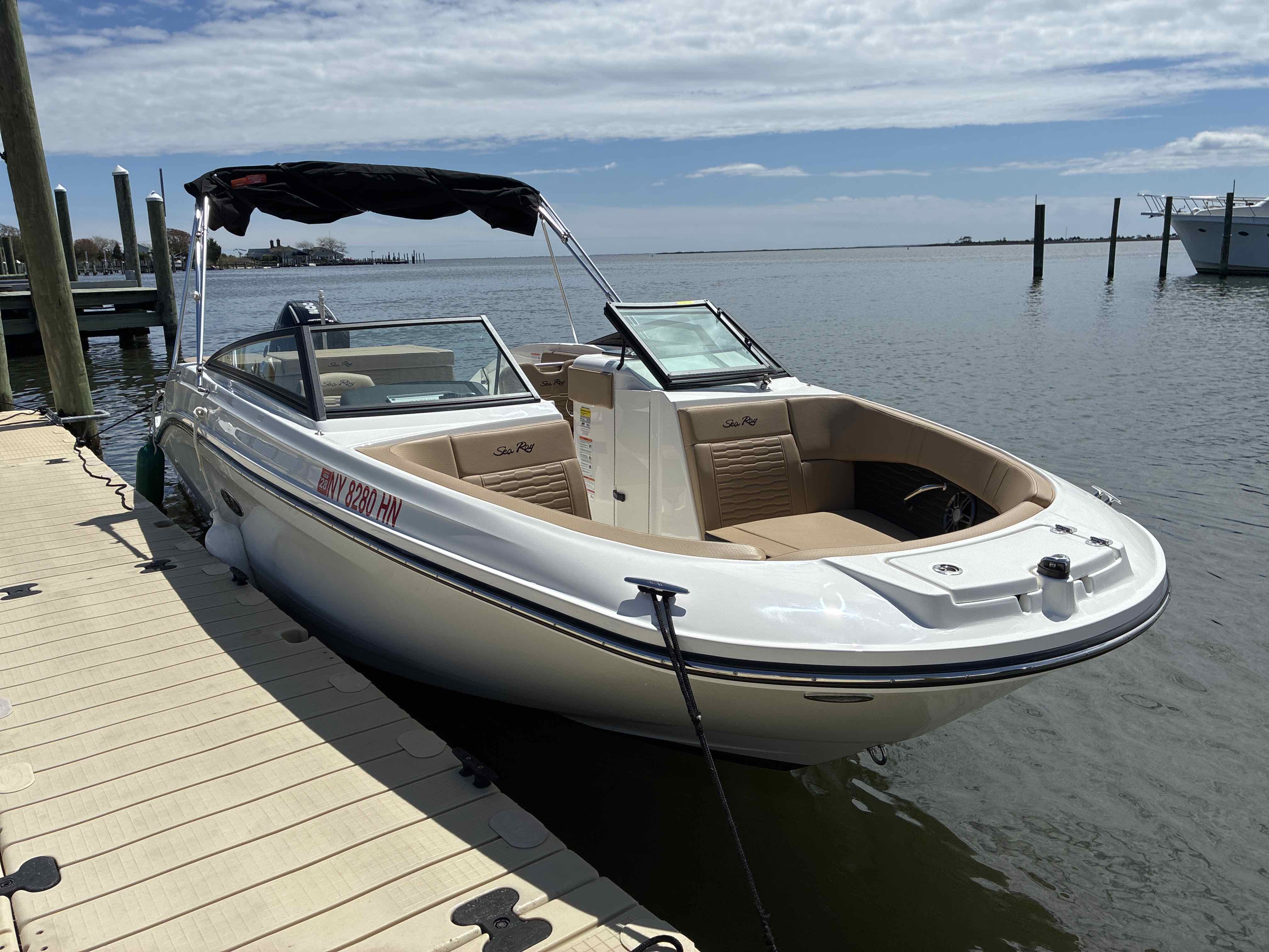 HONEY BUNCH (2025 SEA RAY SPO230 200 MERC)