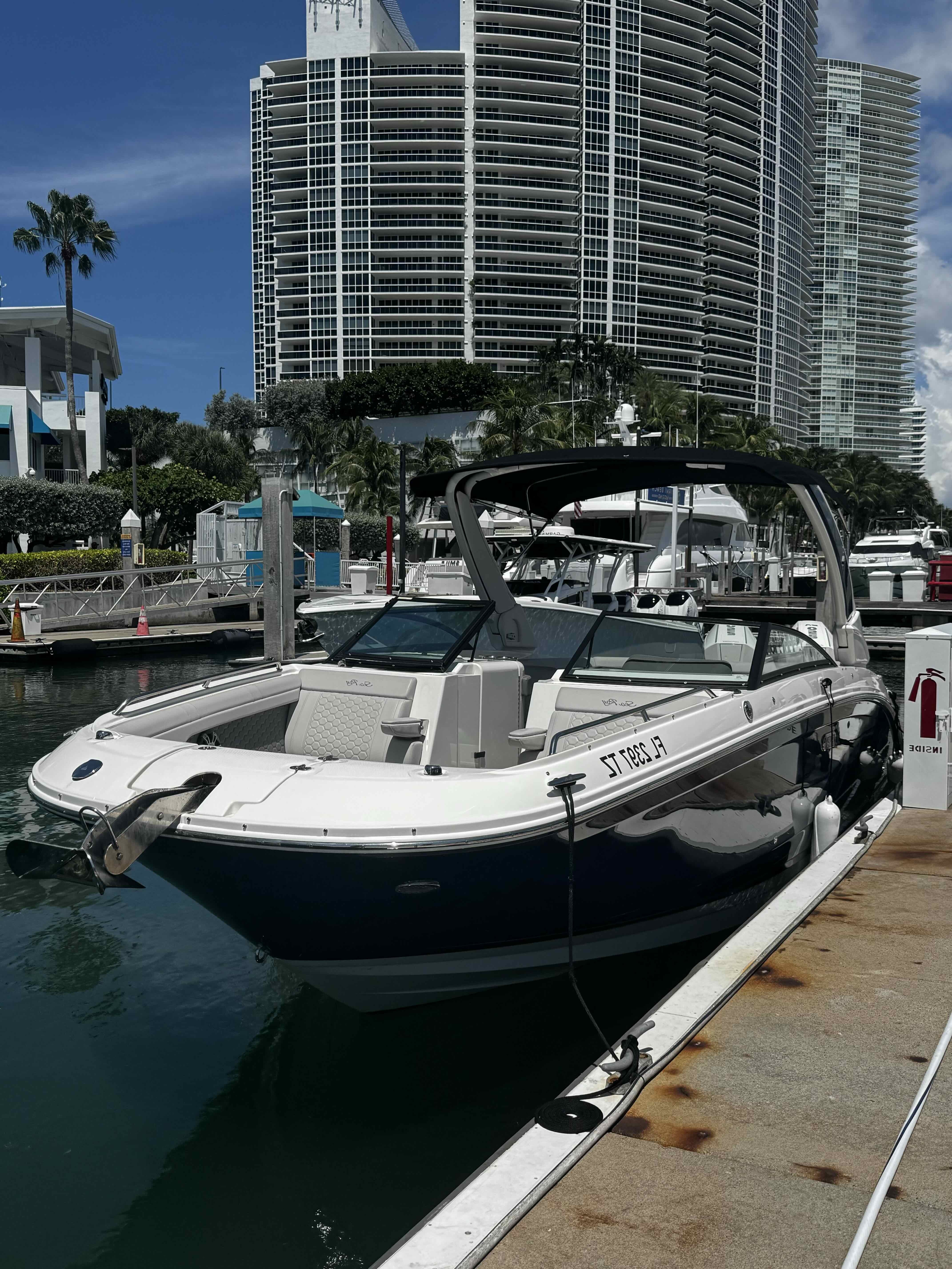 BAHIA II (ELITE SEA RAY SDX290 TWIN 250 MERC)