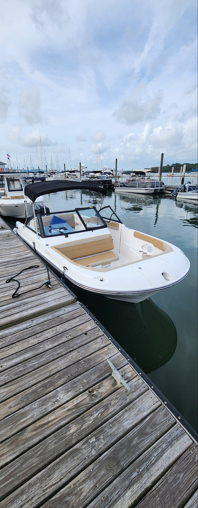 Island Freedom 27 (22' Bayliner Trophy T22SC 200HP Dual Console-Cruising/Fishing