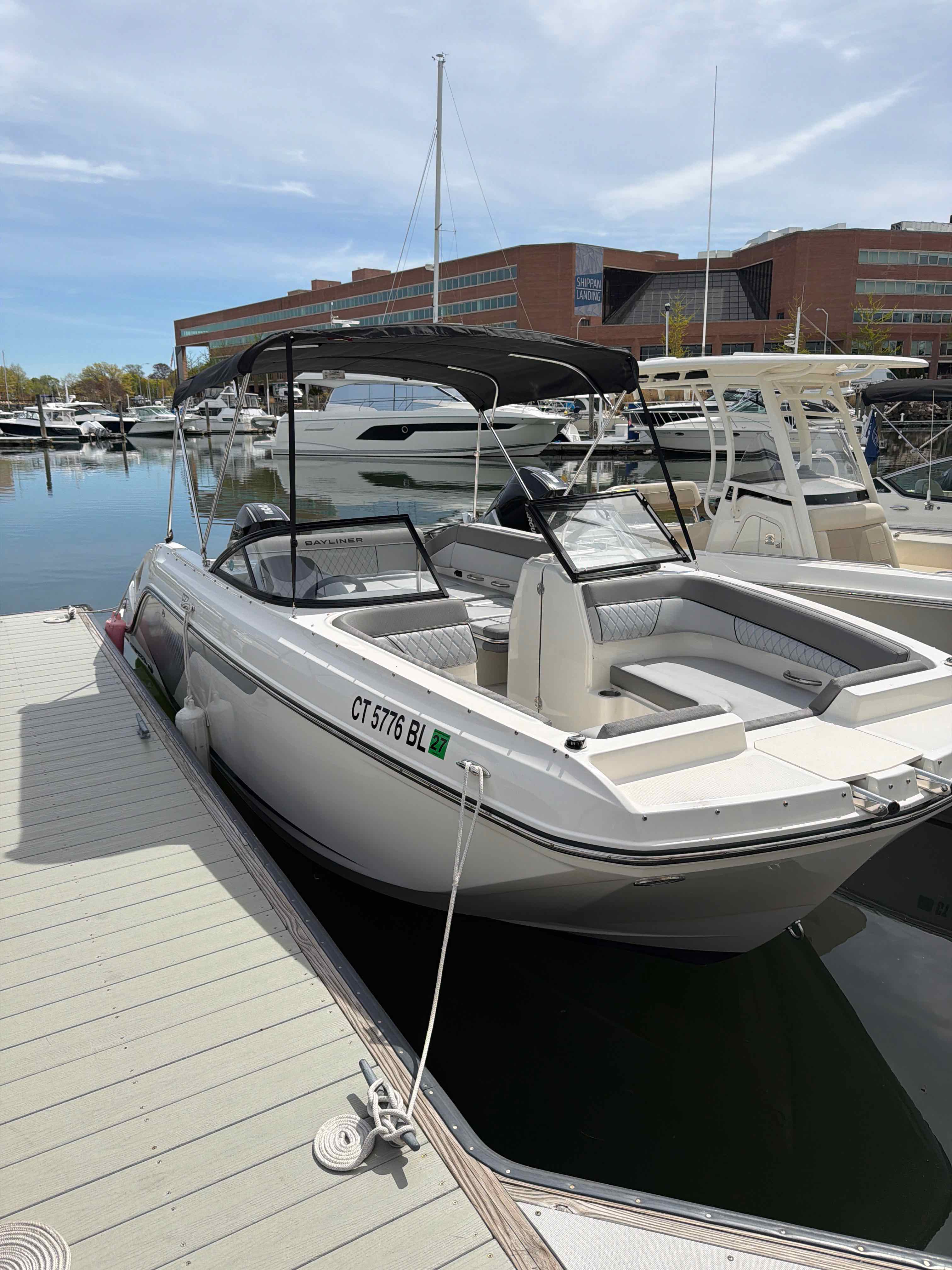 MAK-A-DOCK (Bayliner 22' Deck Boat 200 HP - Cruising)