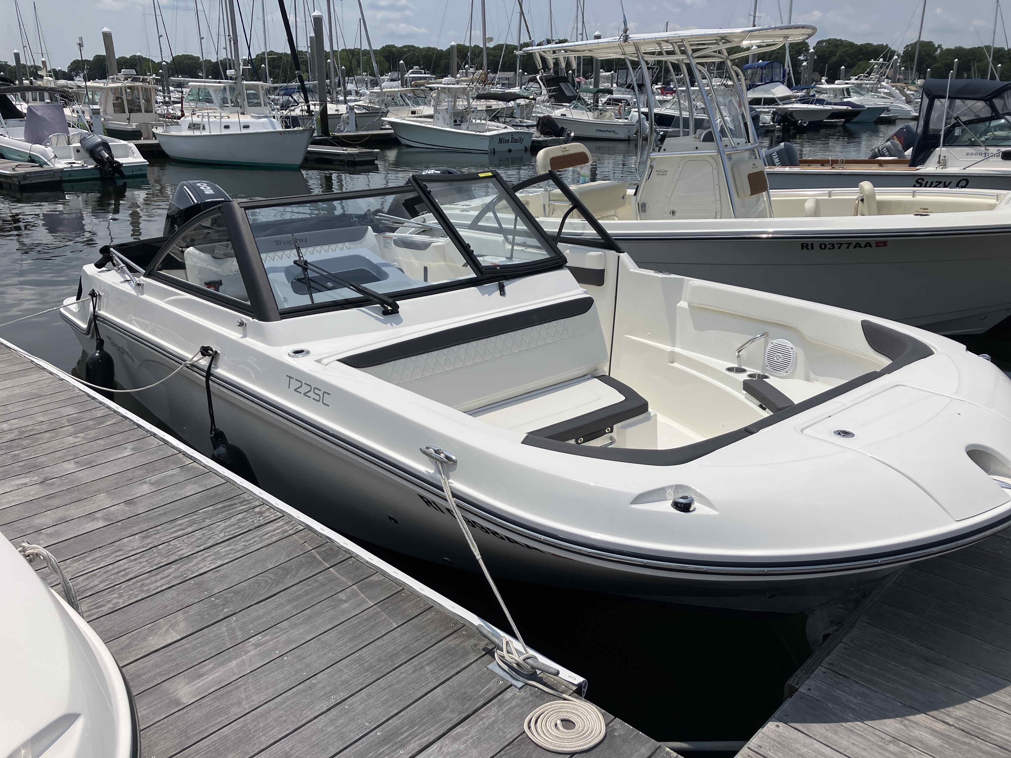 MOON BEAM (22' Bayliner Trophy T22SC 200HP Dual Console-Cruising/Fishing)