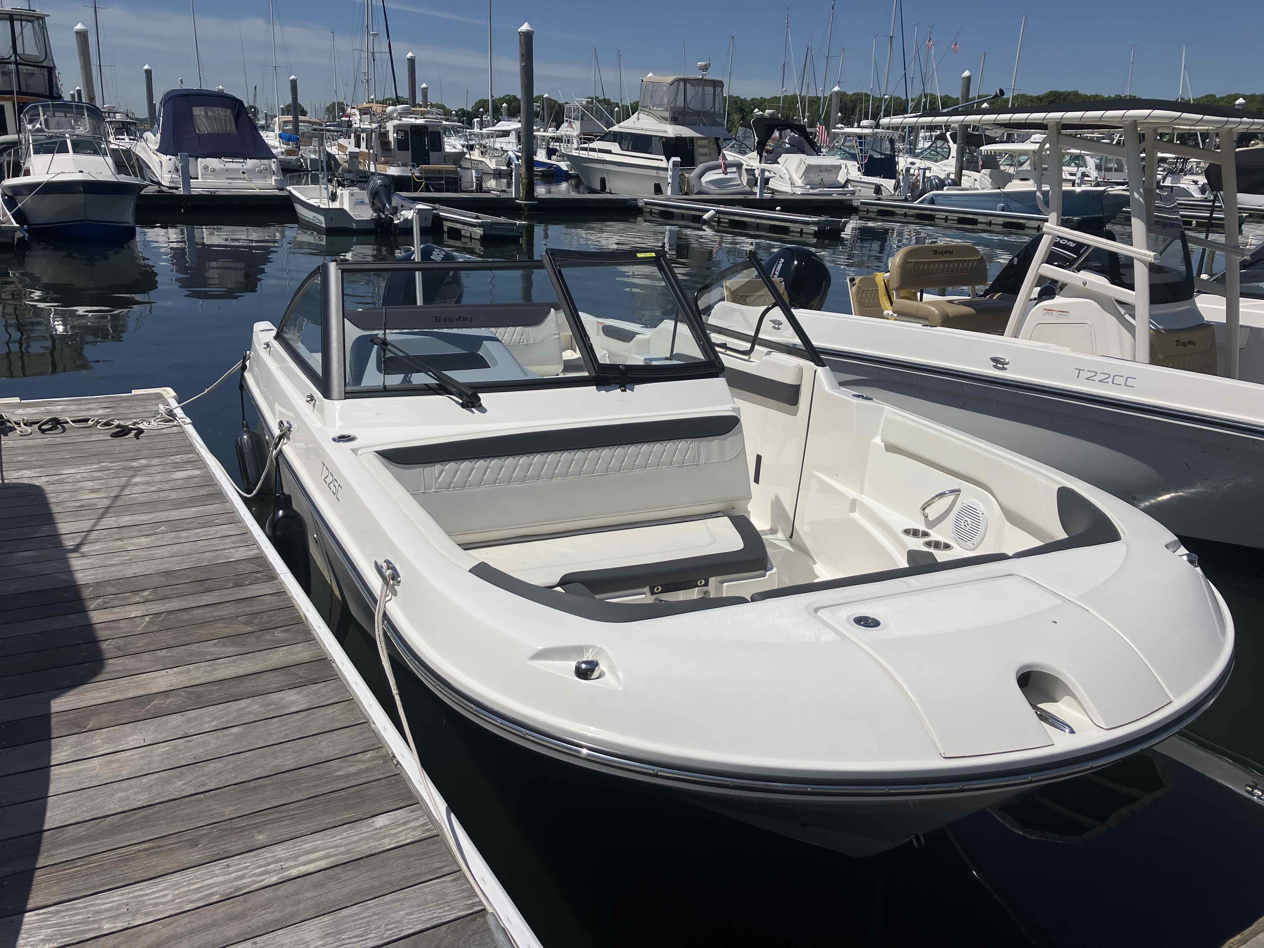 STARFISH No Bimini (22' Bayliner Trophy 200HP Dual Console-Cruising/Fishing)